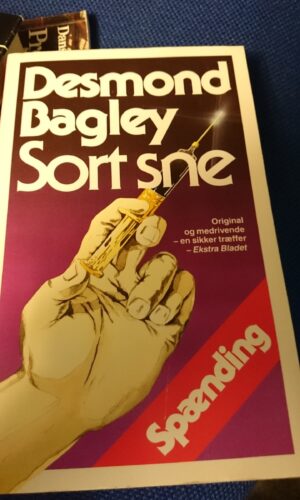 Sort sne - Desmond Bagerly