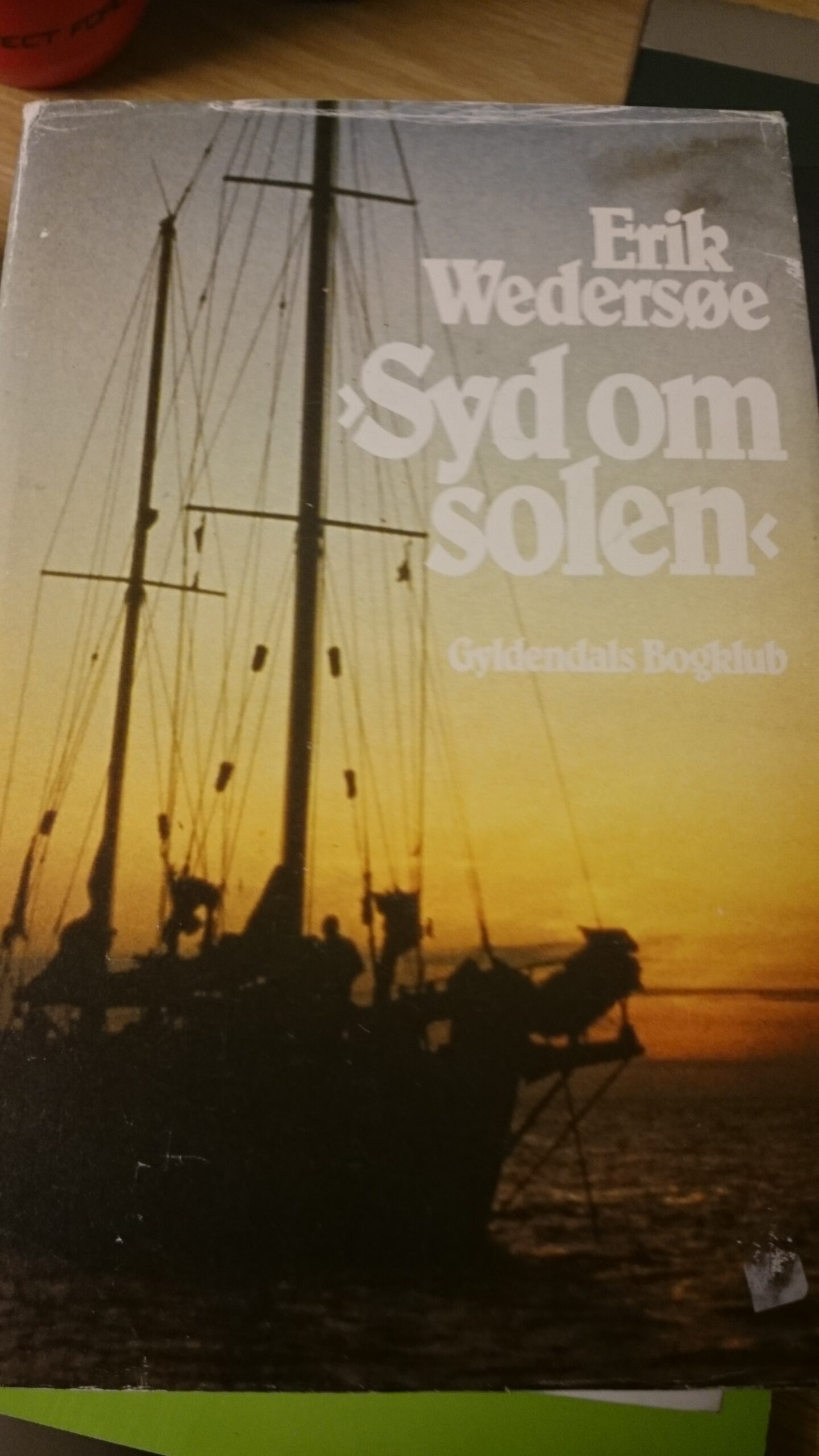 Syd om solen - Erik Wedersøe - skrevet på havet og på Tahiti 1981-82 - Gyldendals bogklub 1984
