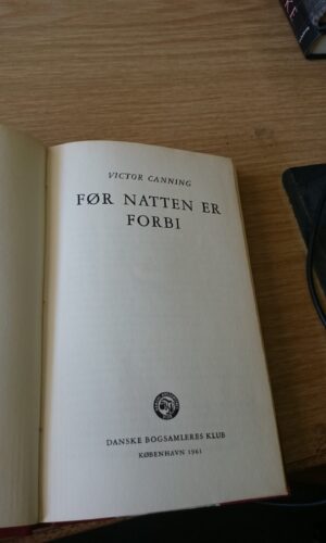 FØR NATTEN ER FORBI-VICTOR CANNING
