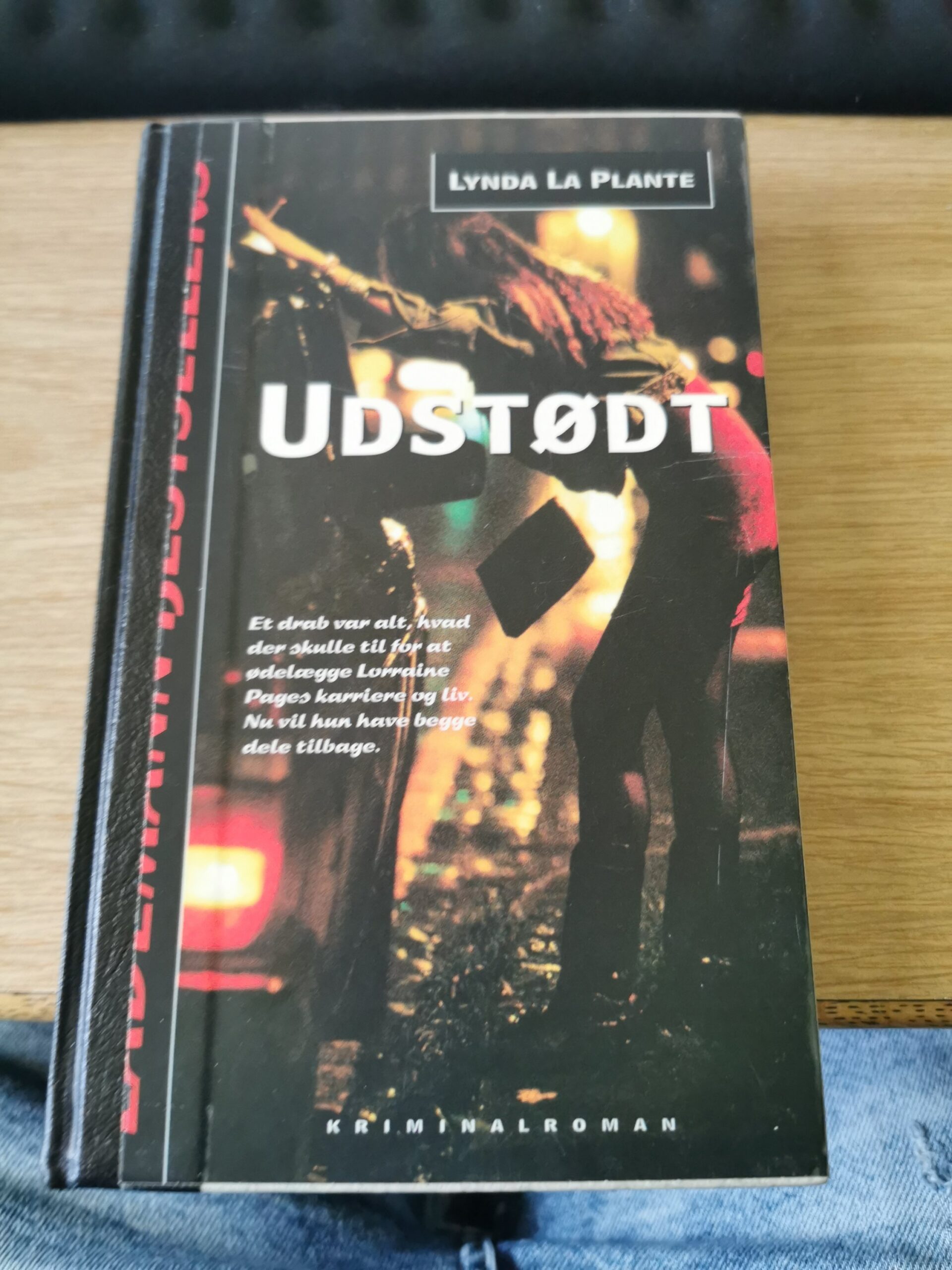 Udstødt - Lynda La Plante