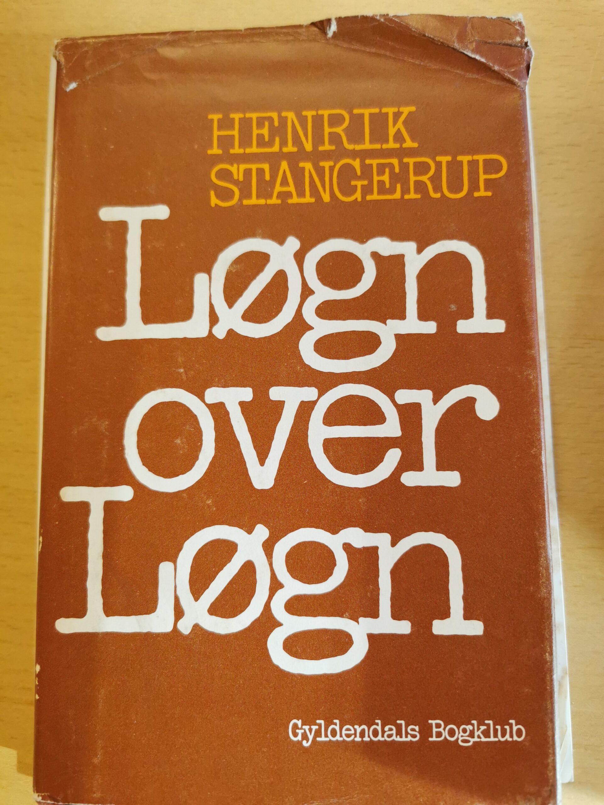 Løgn over løgn. Af Henrik Stangerup.