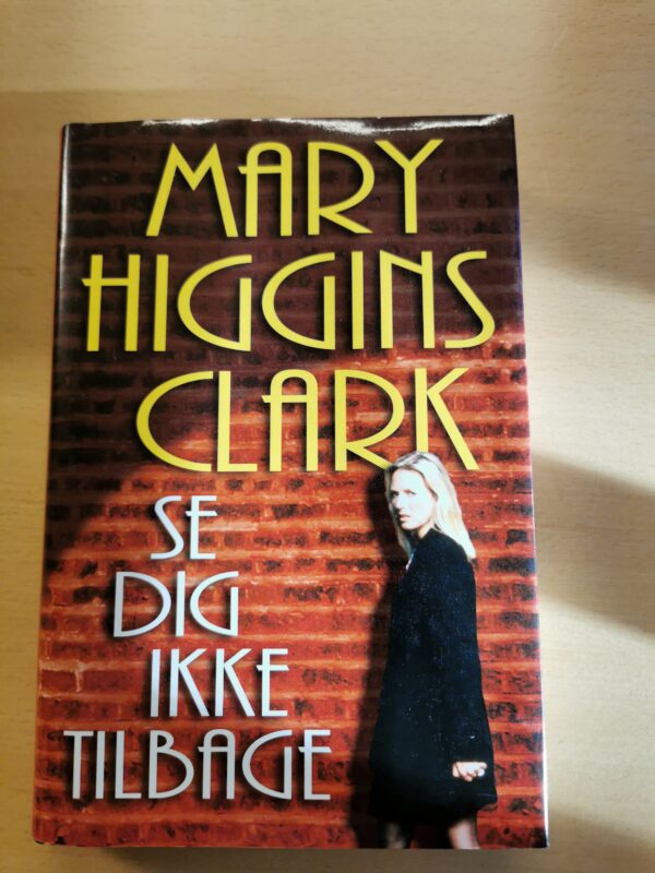 Se dig ikke tilbage. Af Mary Higgins Clark.