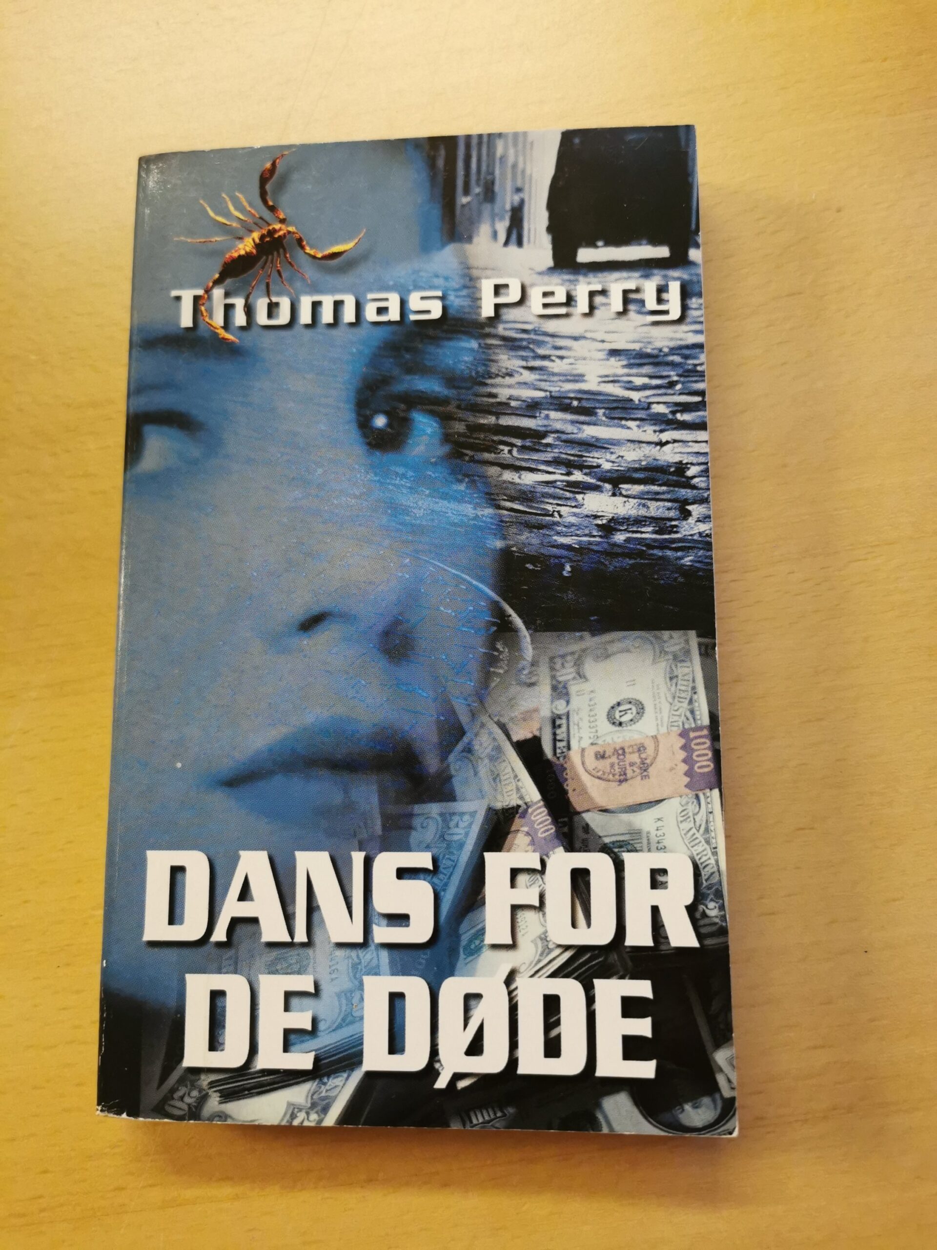 Dans for de døde. Af Thomas Perry.