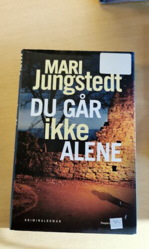 Du går ikke alene. Af Mari Jungstedt.