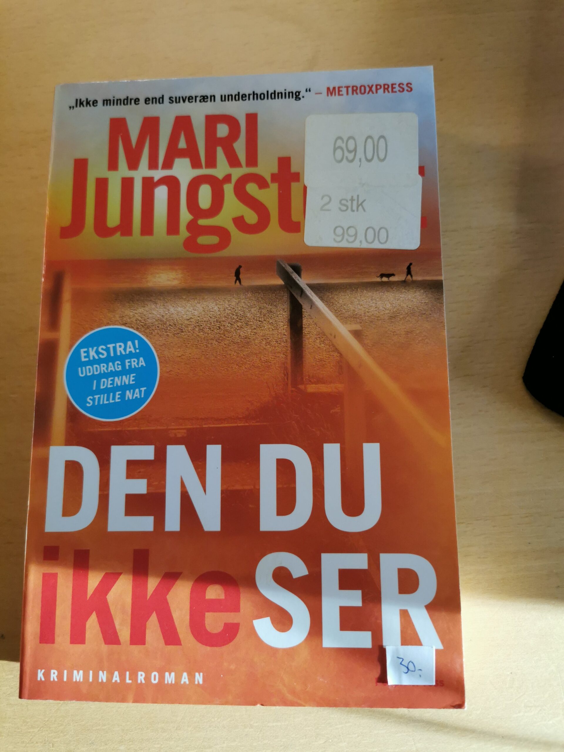Den du ikke ser. Af Mari Jungstedt.