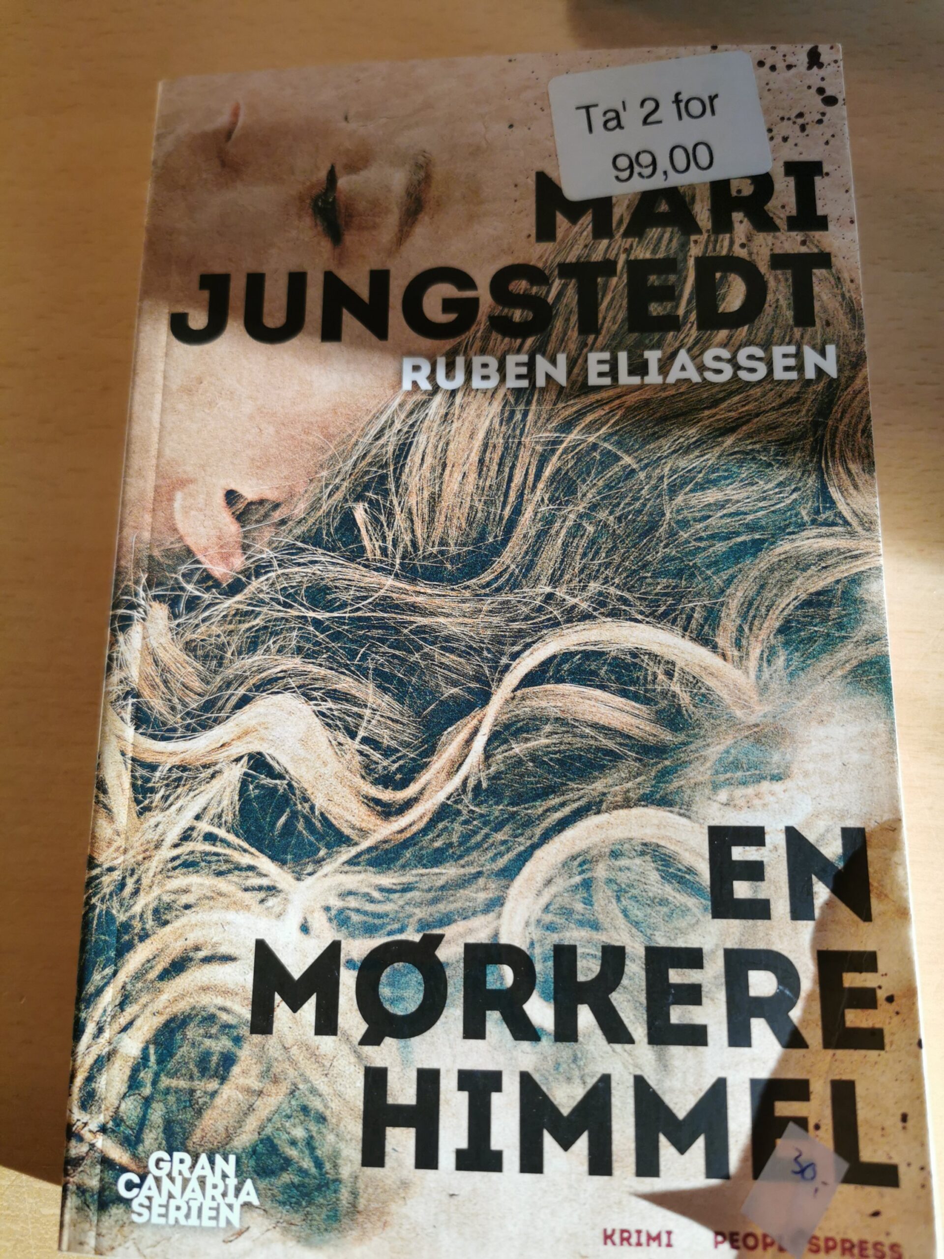 En mørkere himmel. Af Mari Jungstedt