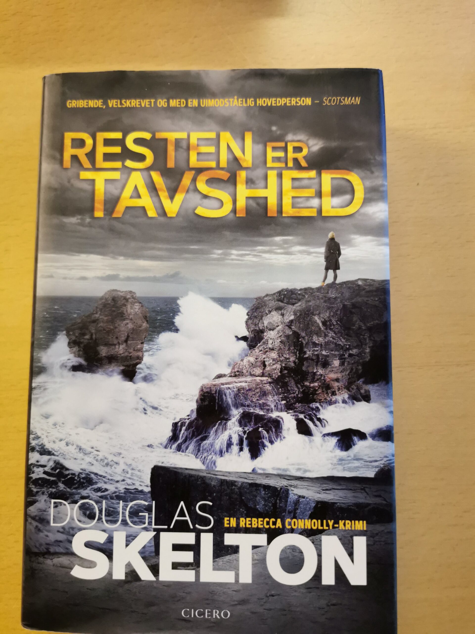 Resten er tavshed, Douglas Skelton