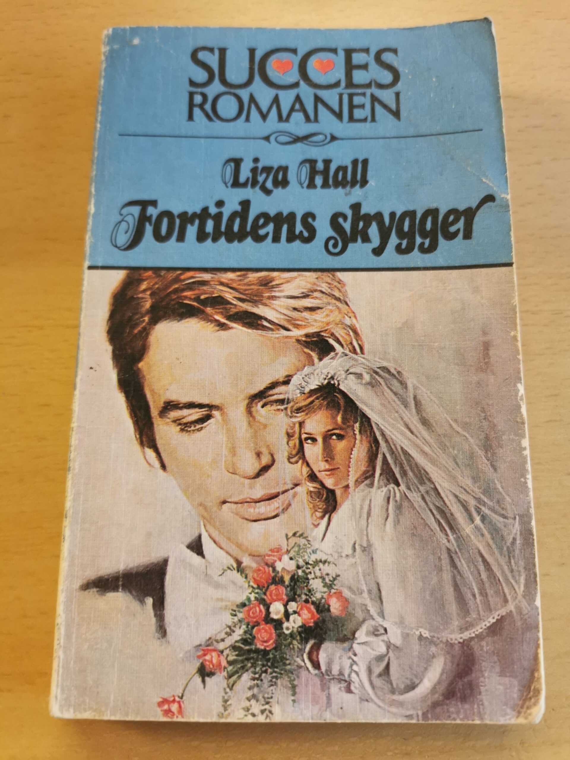 Liza Hall: Fortidens skygger
