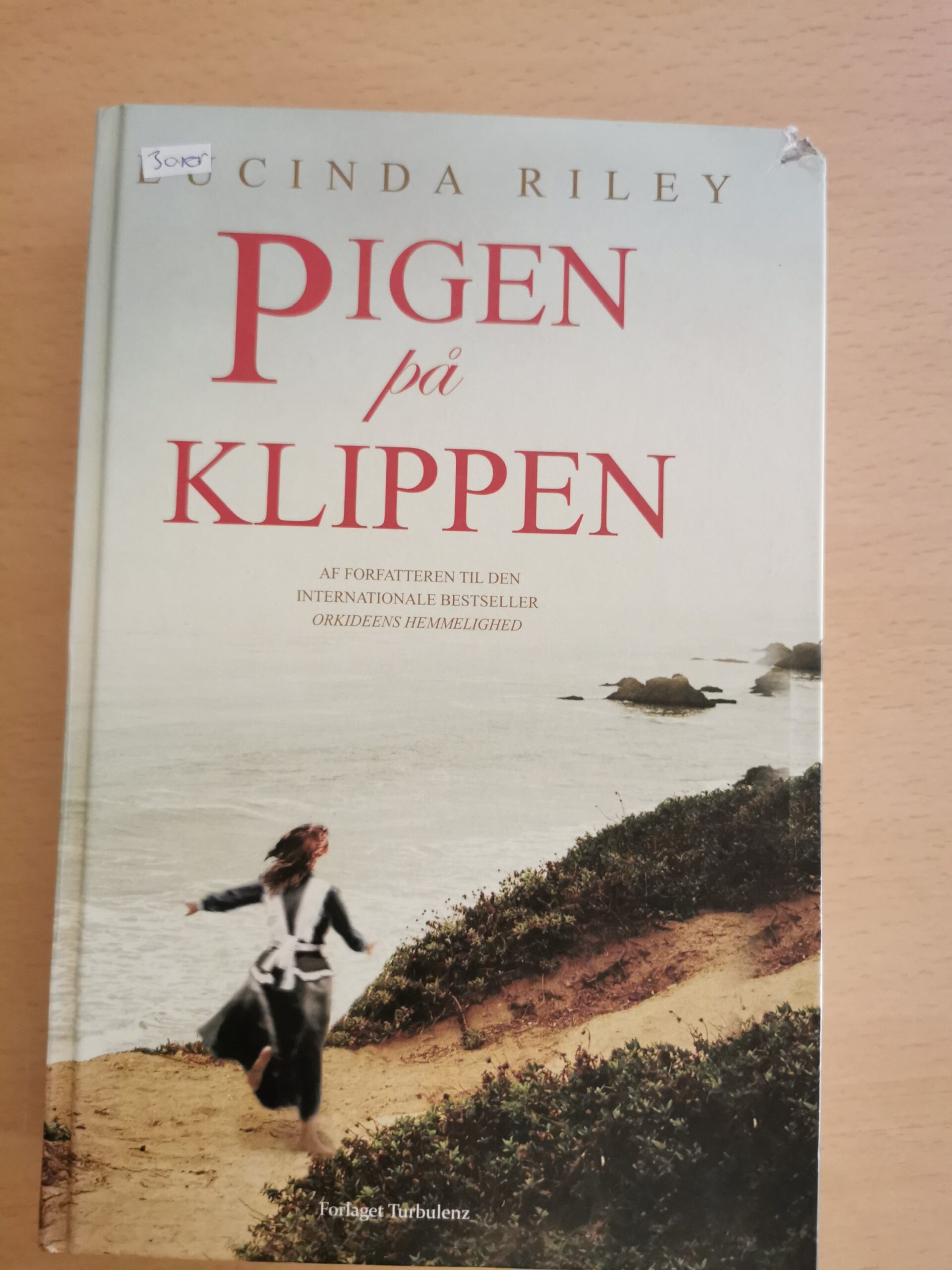 Pigen på Klippen, Lucinda Riley
