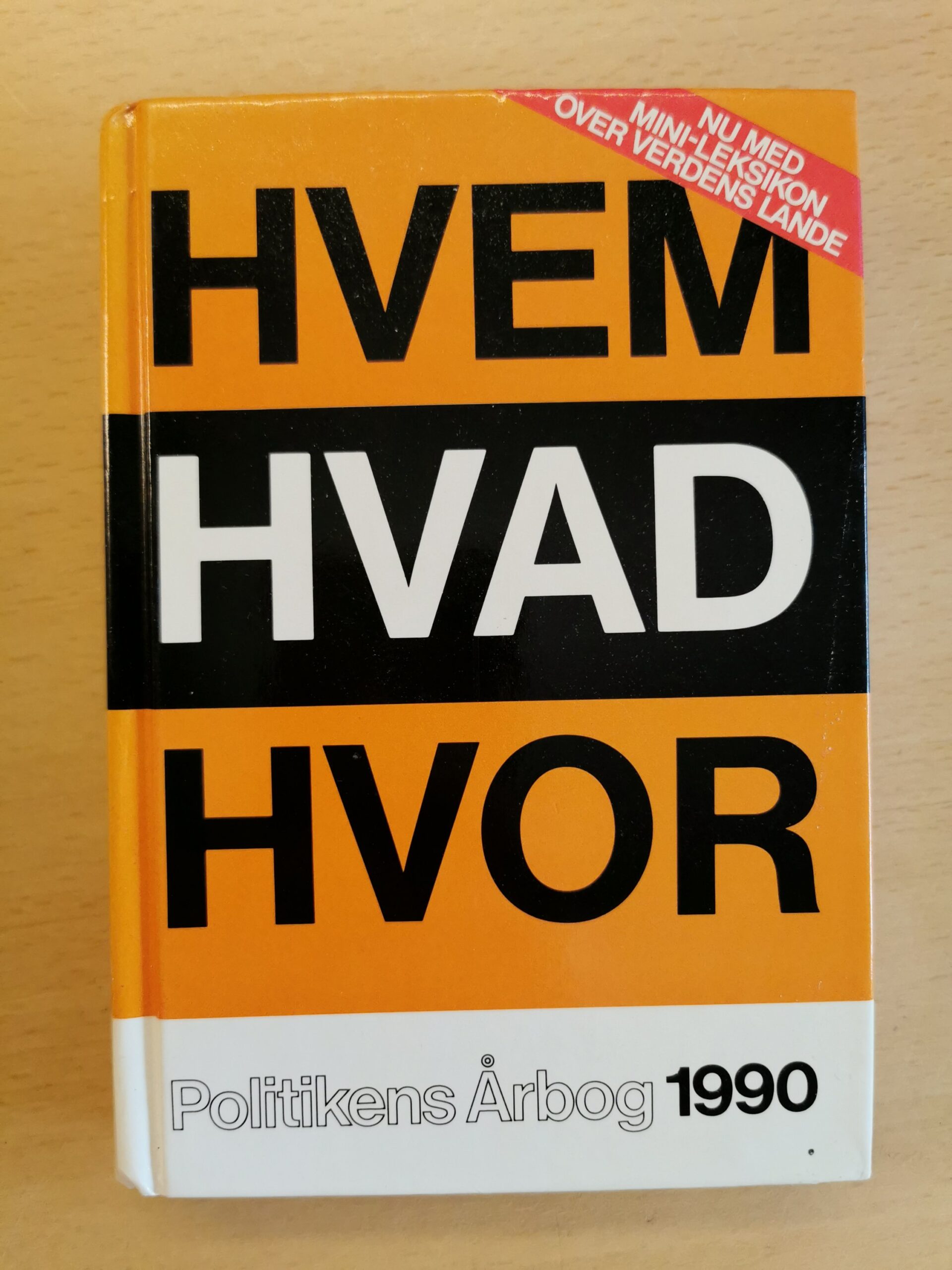 Politikens årsbog 1990: Hvem hvad hvor