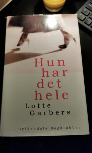 Hun har det hele