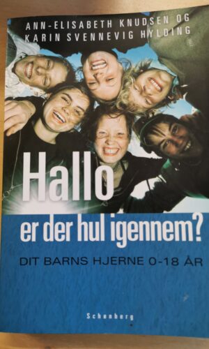 Hallo er der hul igennem - Dit barns hjerne 0-18 år - Anne-Elisabeth Knudsen - Karin Svennevig  Hylding