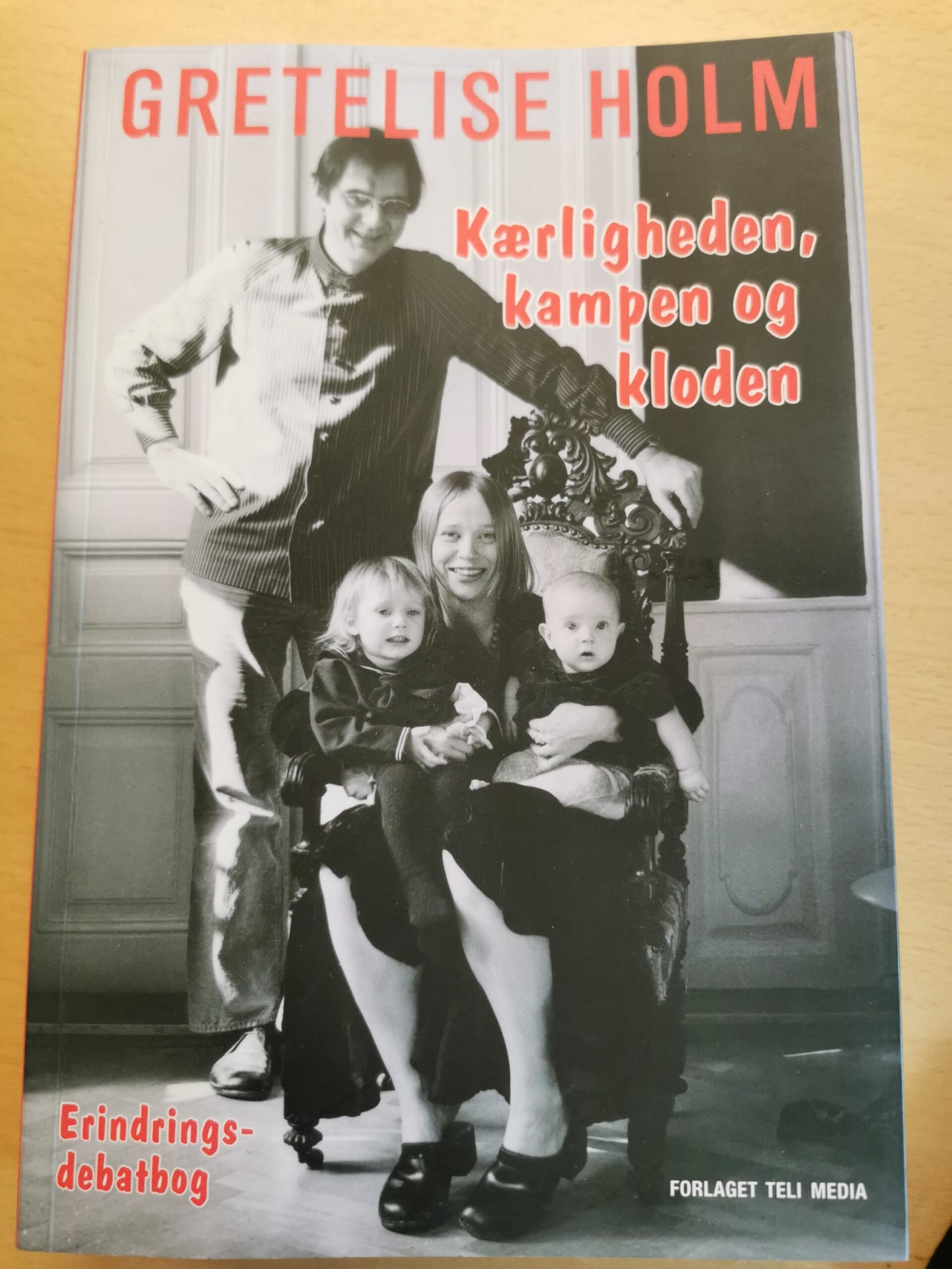Kærligheden, kampen og kloden - Gretelise Holm