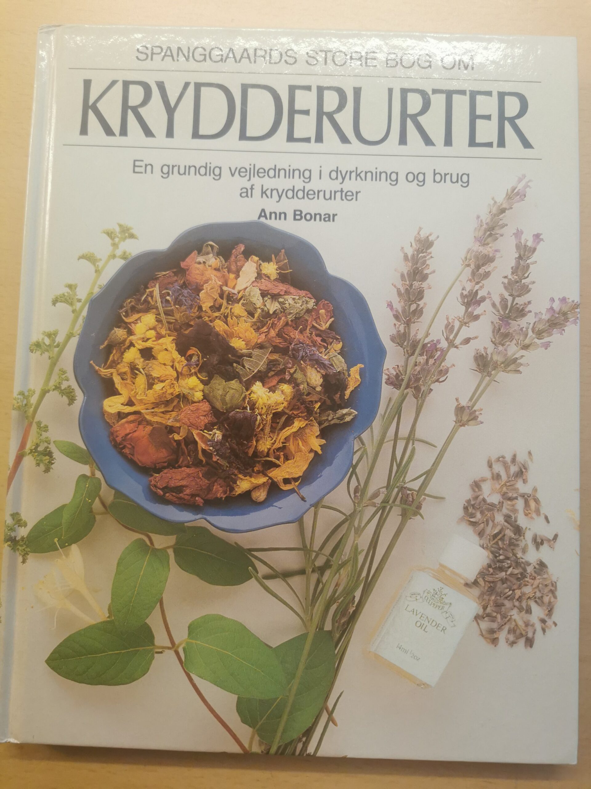 Spanggaards store bog om krydderurter - en grundig vejledning i dyrkning og brug af krydderurter - Ann Bonar
