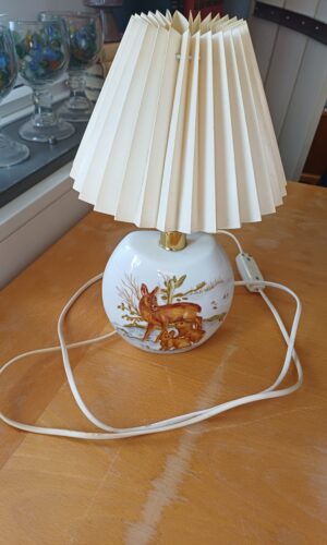 Bordlampe med skærm