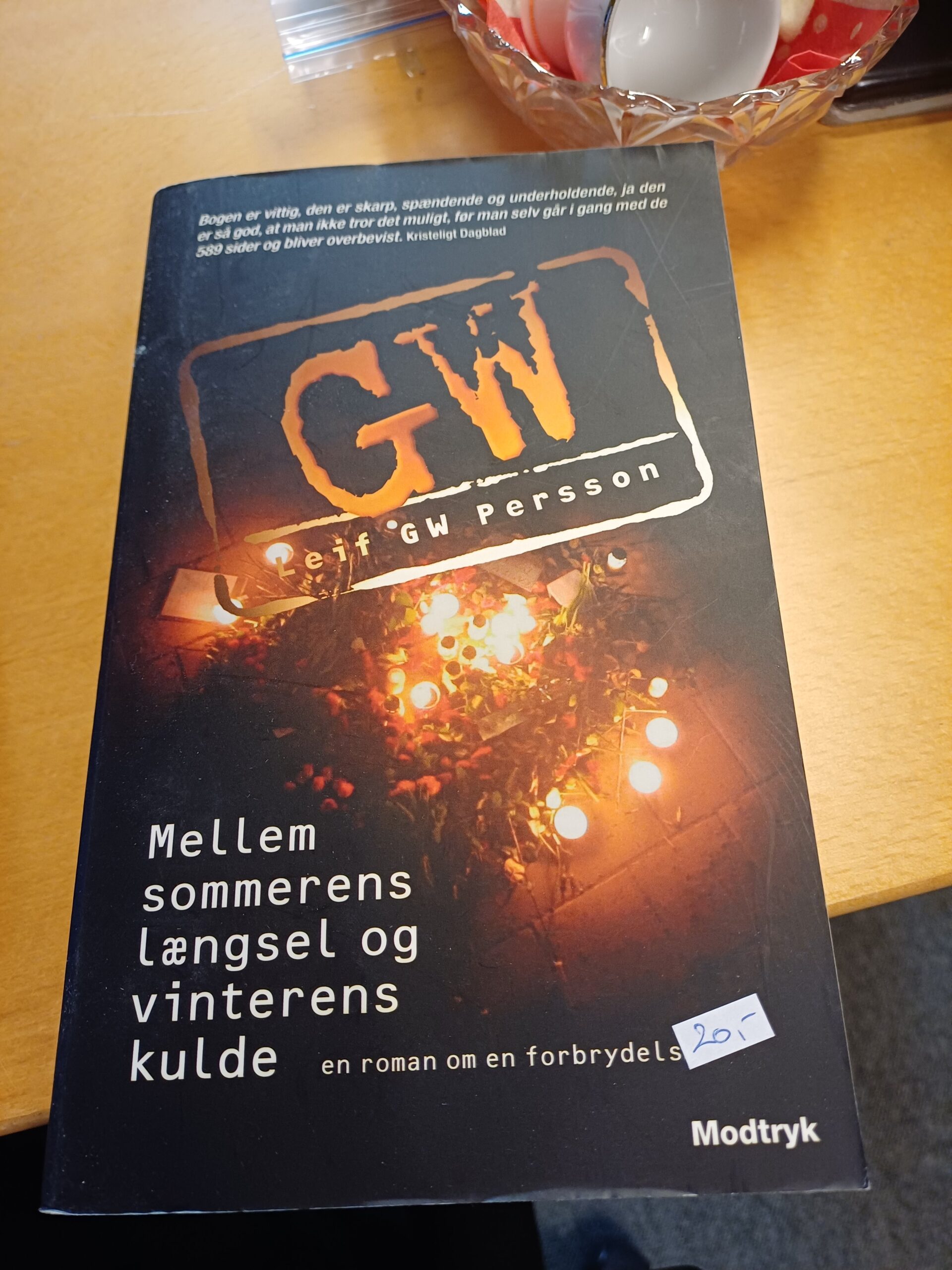 Mellem Sommerens længsel og vinterens kulde - Leif GW Persson