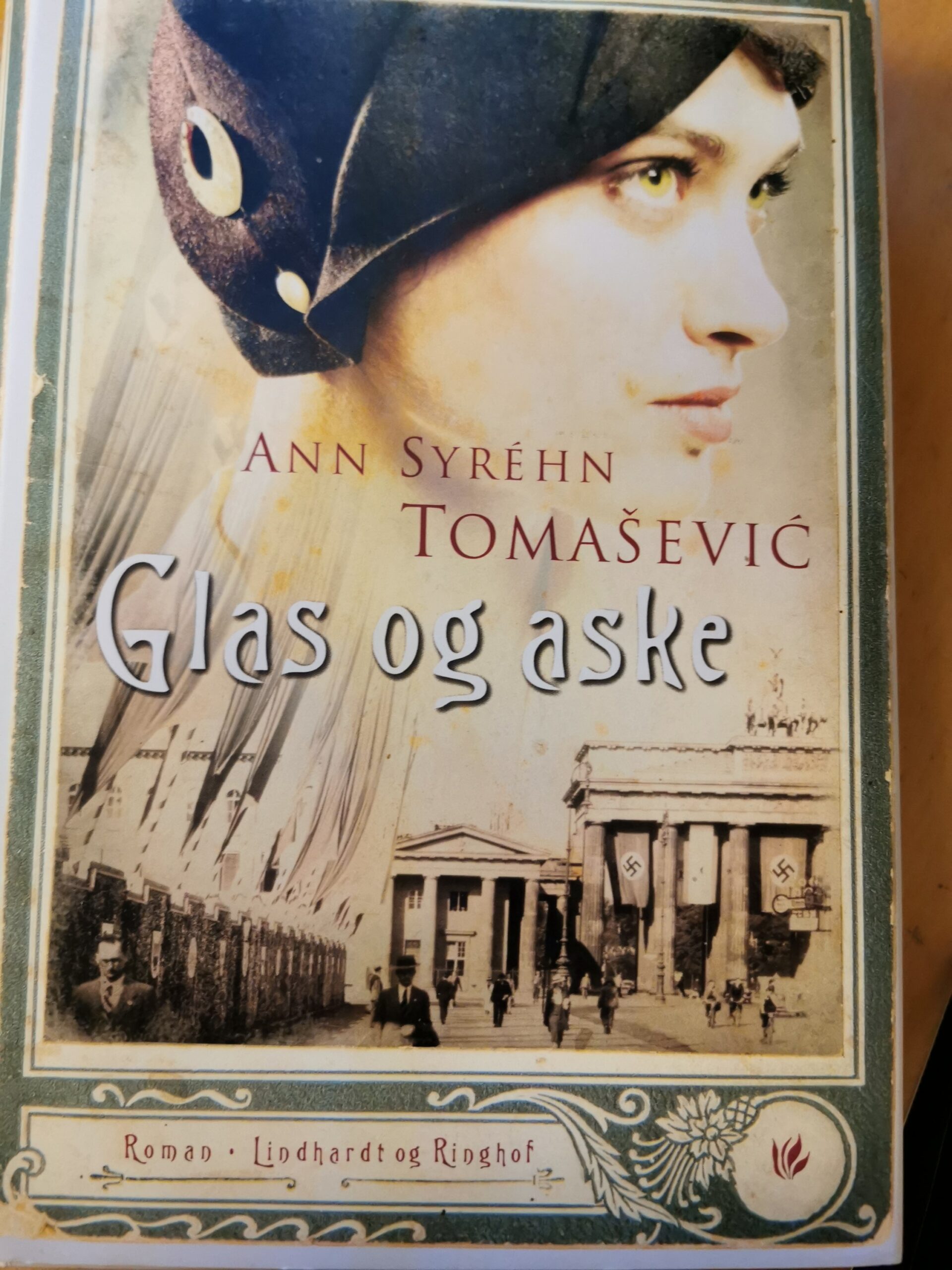 Glas og aske - Ann Syrehn Tomasevic