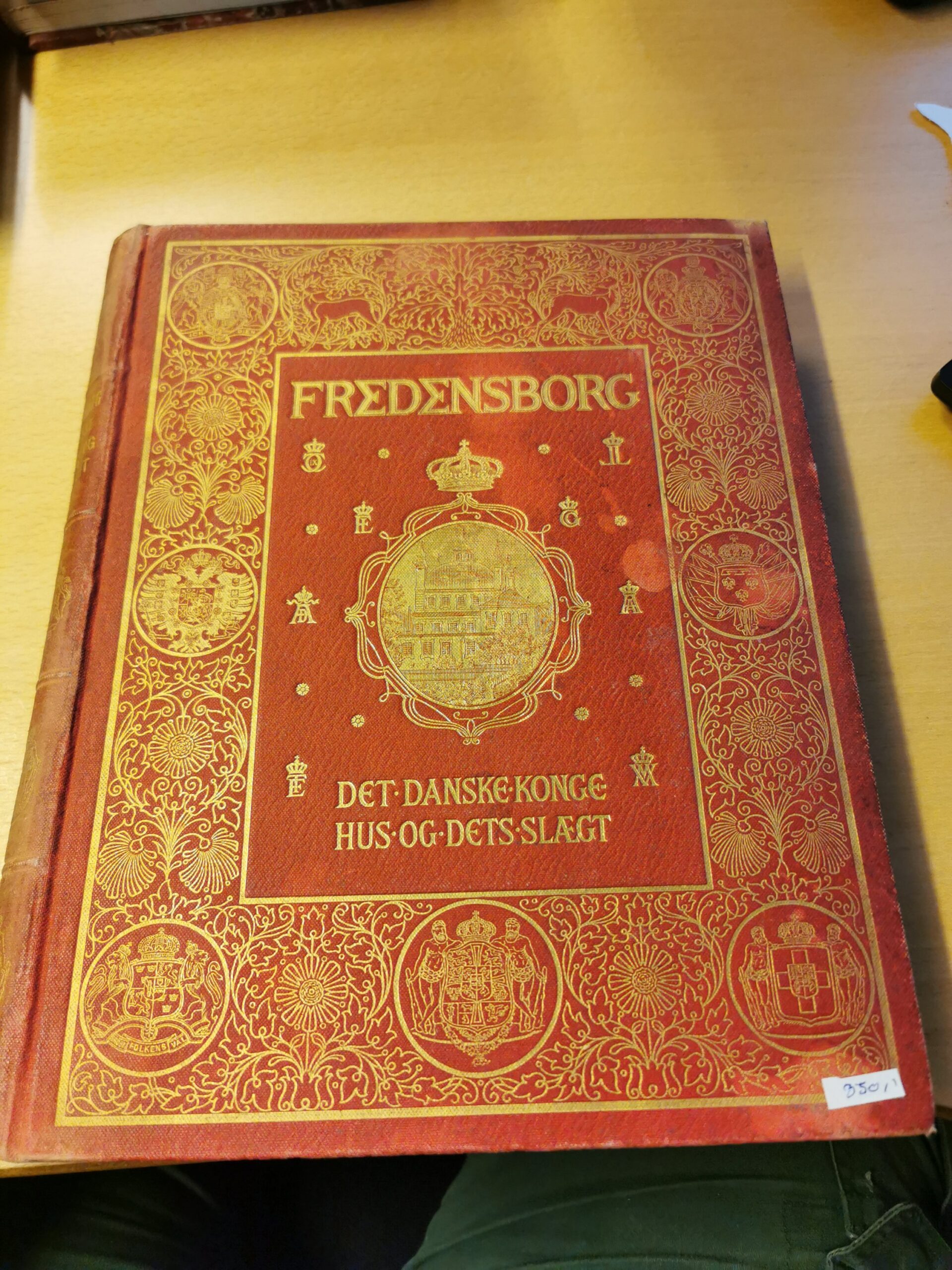 Fredensborg, Det danske kongehus og dets slægt bind 1-2 - A. Christiansen Kunstforlag - Billede 2