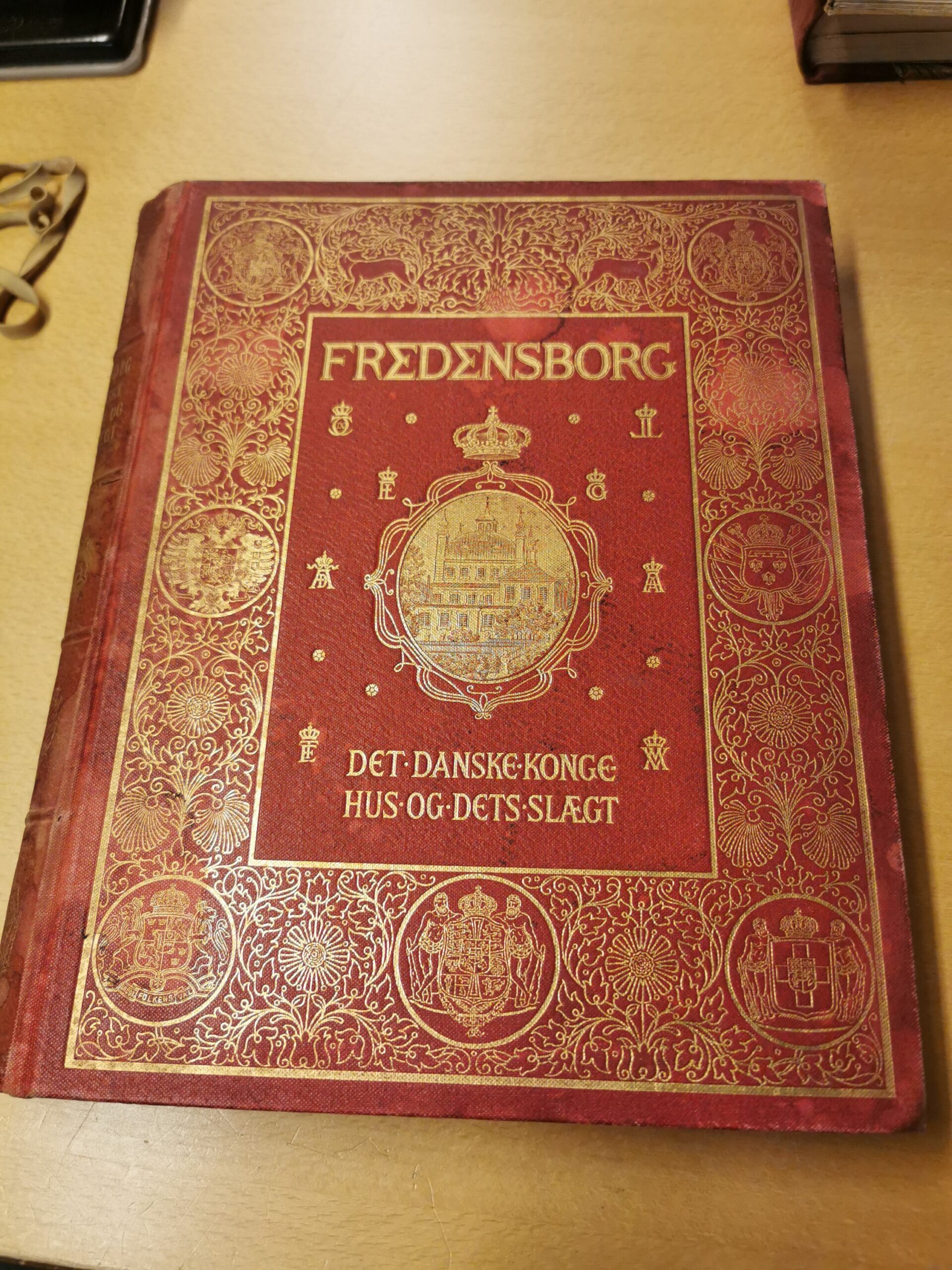 Fredensborg, Det danske kongehus og dets slægt bind 1-2 - A. Christiansen Kunstforlag