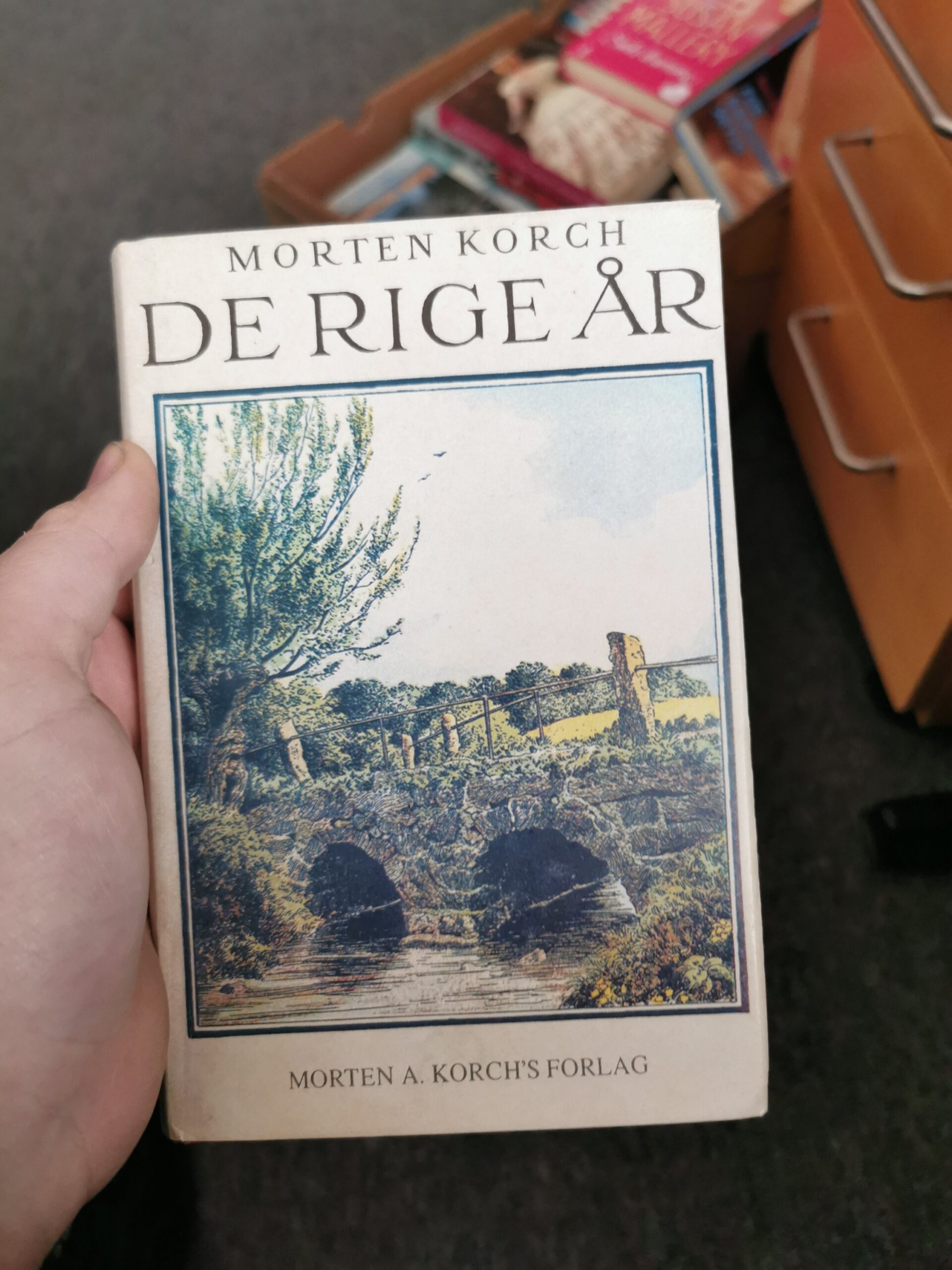 De rige år, Morten Korch