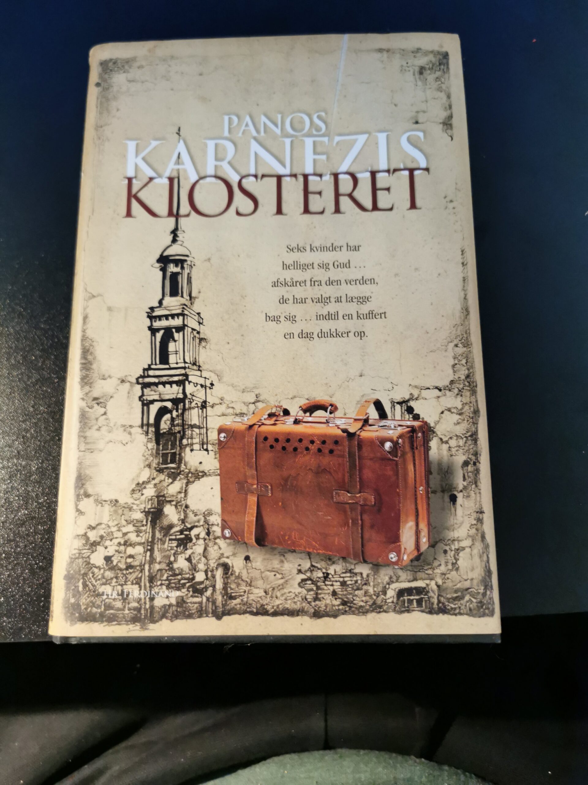 Panos Karnezis, Klosteret