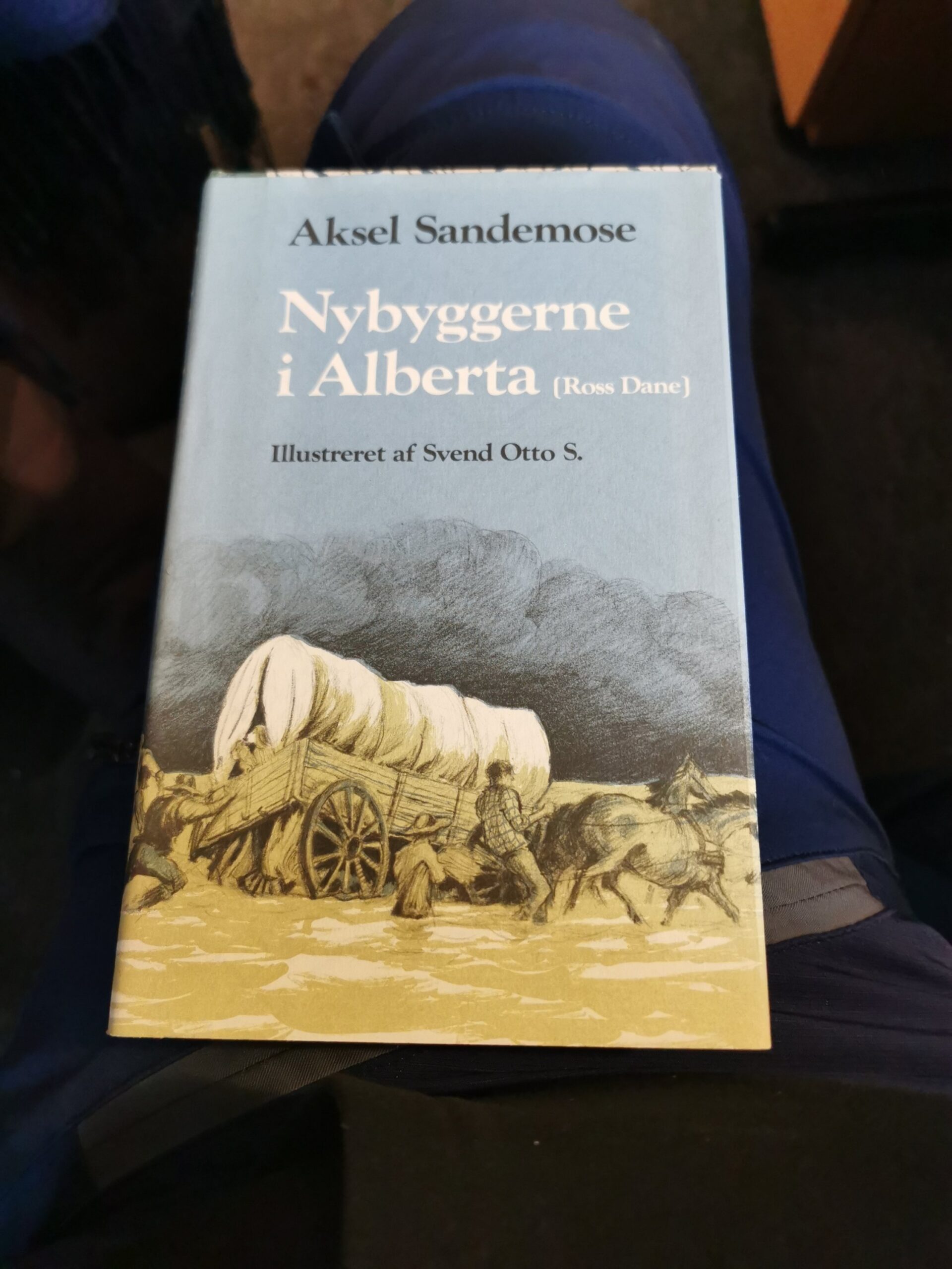 Nybyggerne i alberta, Aksel Sandemose