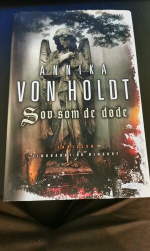Sov som de døde, Annika Von Holdt
