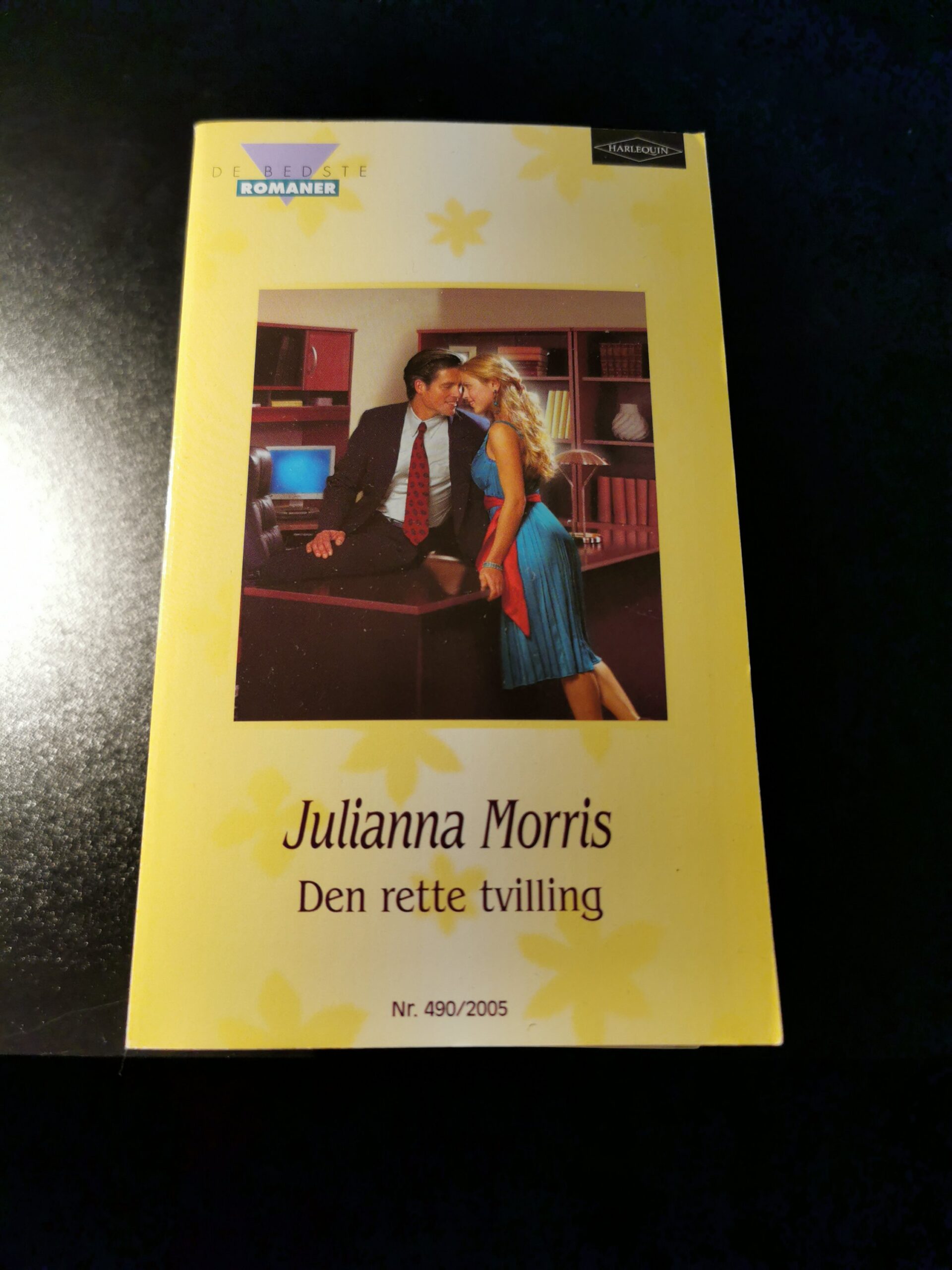 Den rette tvilling, Julianna Morris, Nr. 490/2005