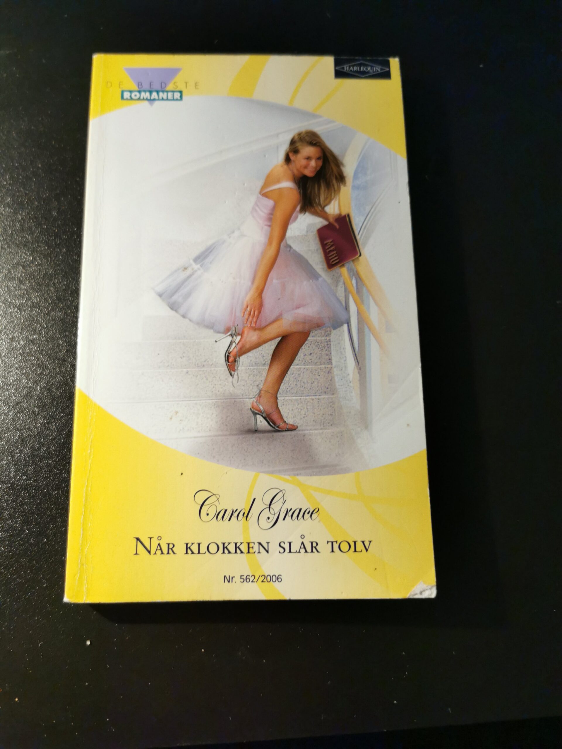 Når klokken slår tolv. Carol Grace. Nr. 562/2006