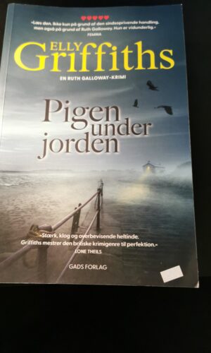 Pigen under jorden, Elly Griffiths