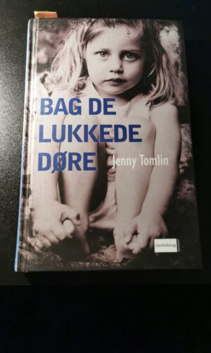 Bag de lukkede døre, Jenny Tomlin