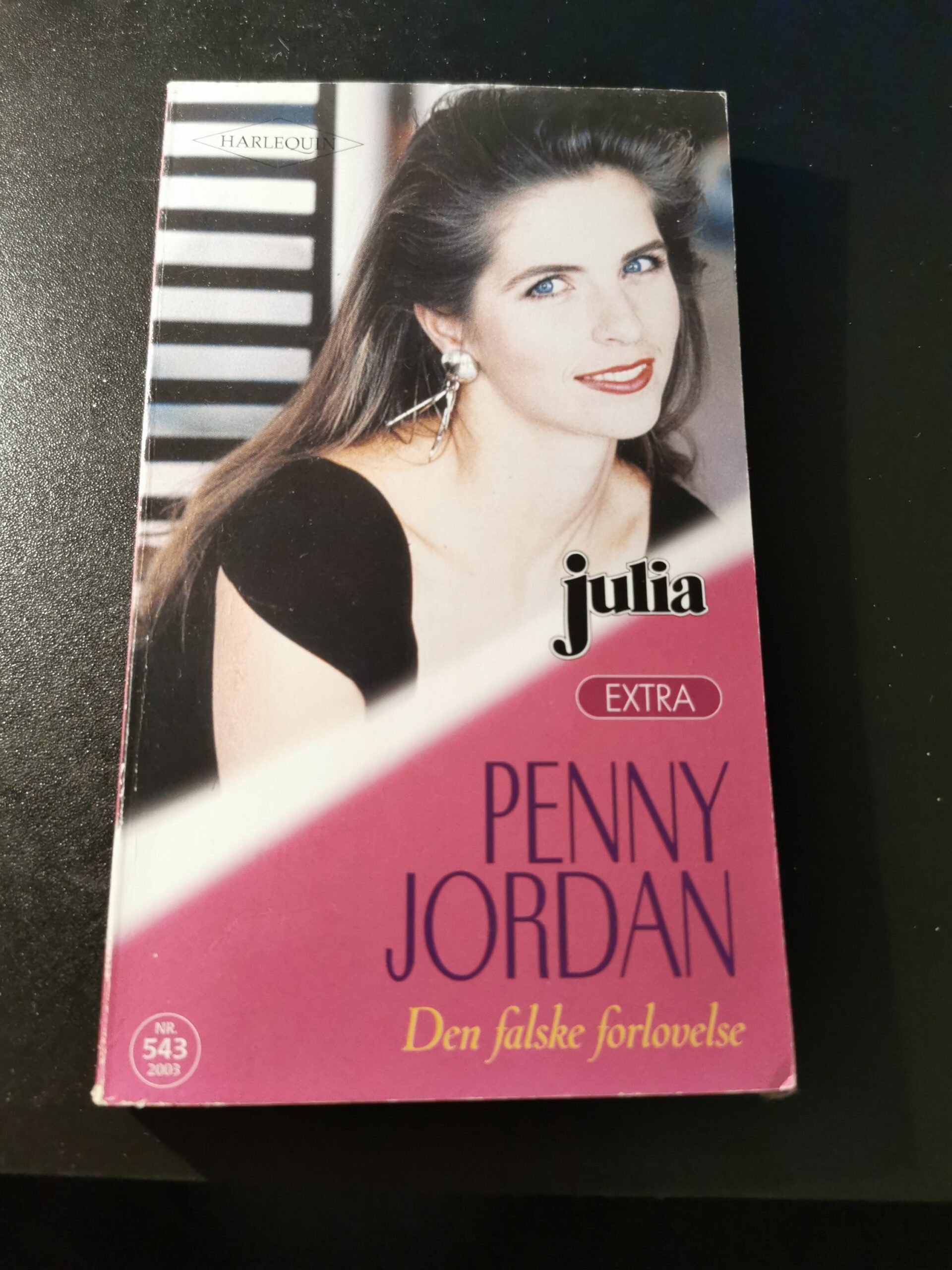 Penny Jordan, Den falske forlovelse, Julia, Nr. 543/2003