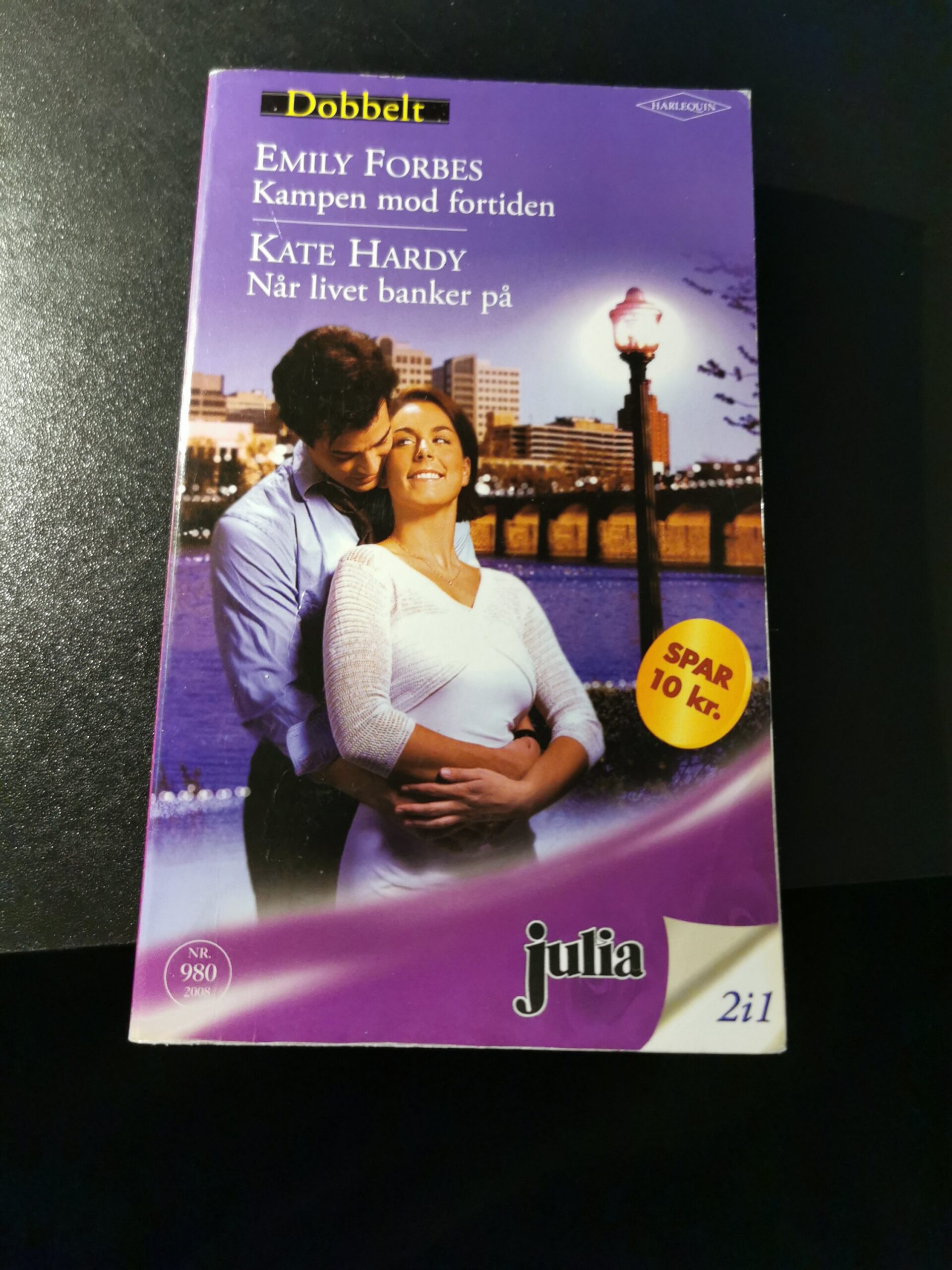 Kampen om fortiden, Emily Forbes, Når livet banker på, Kate Hardy, Julia, Harlequin, Nr 980/2008