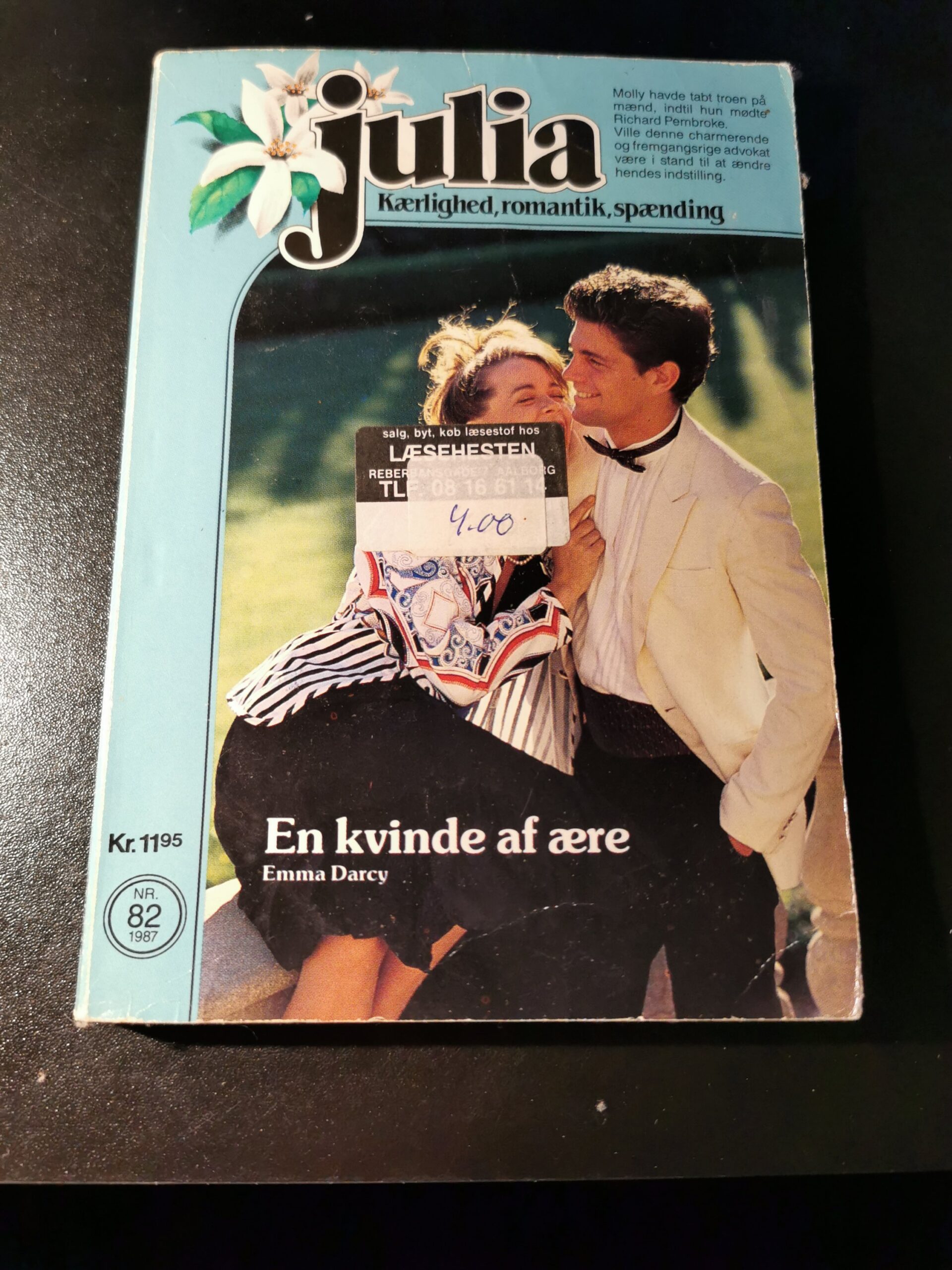 En kvinde af ære, Emma Darcy, Julia, Nr. 82/1987