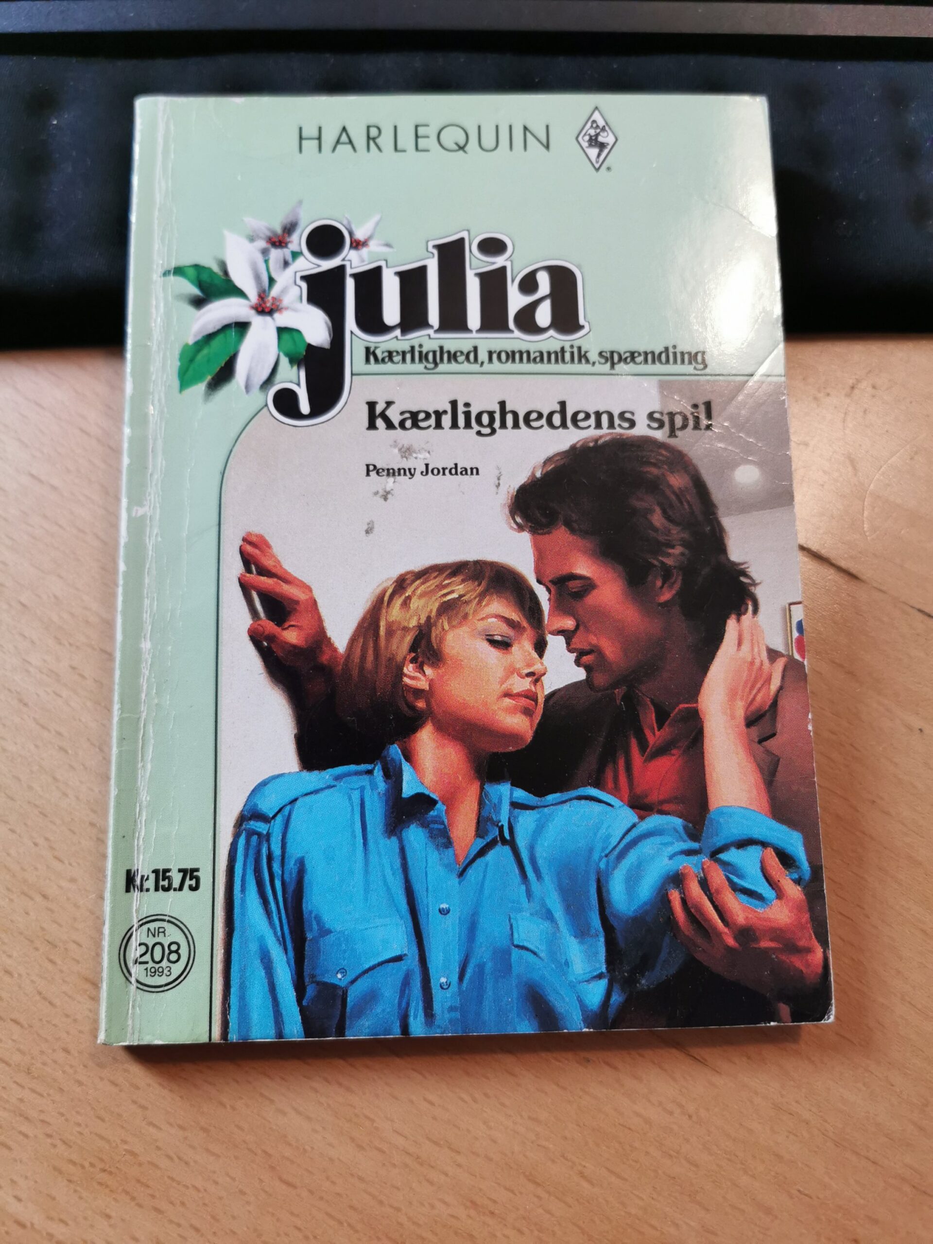Kærlighedens spil, Penny Jordan, Julia, Nr. 208/199