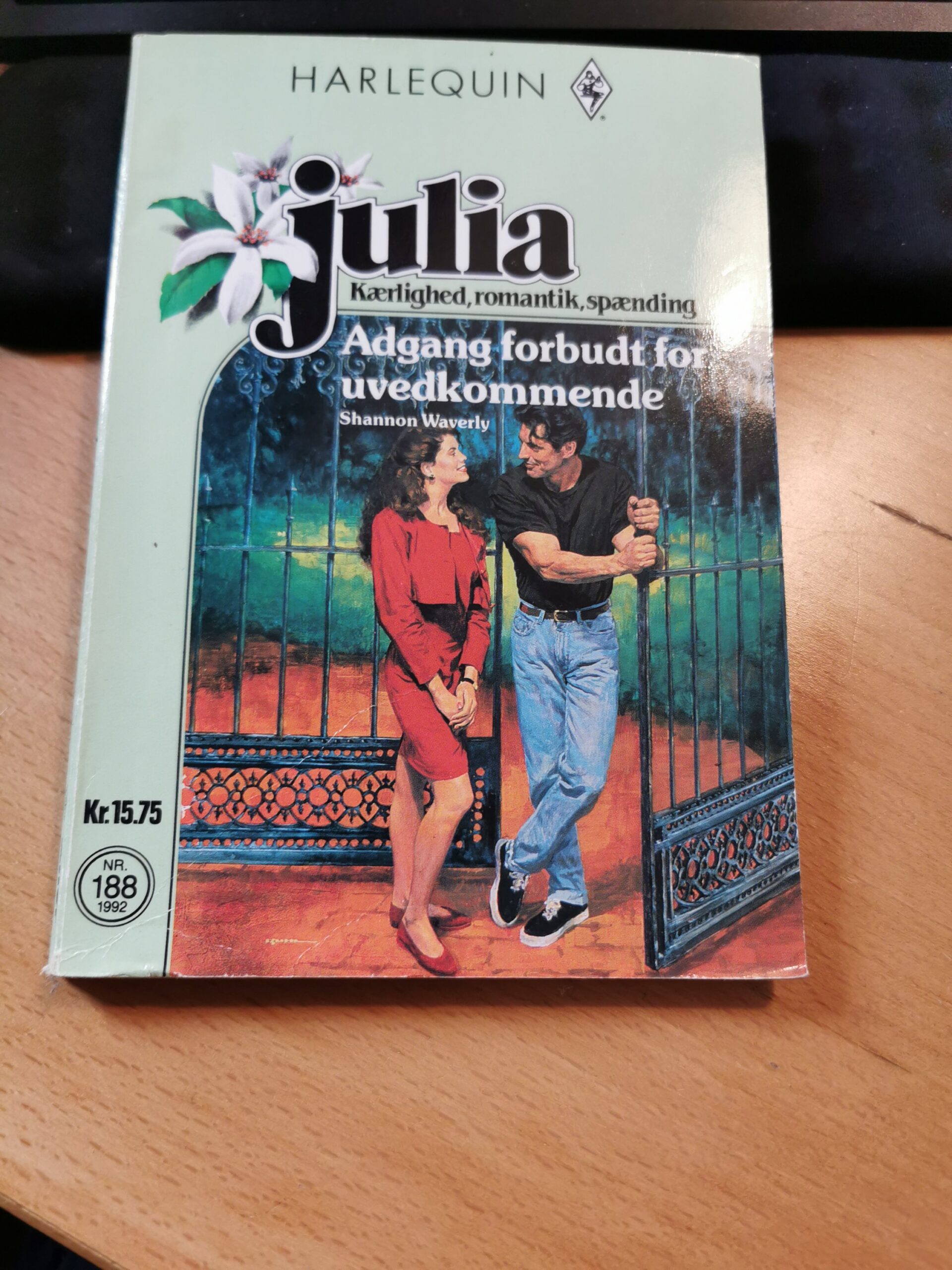 Adgang forbudt for uvedkommende. Shonnon Waverly, Julia, Nr. 188/1992