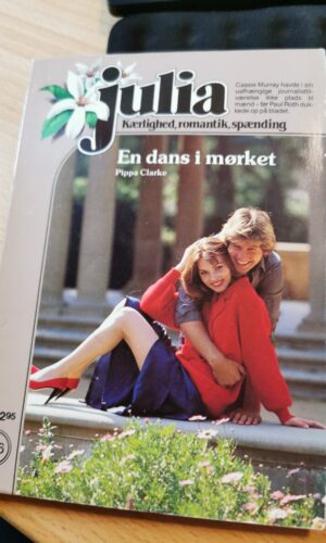 En dans i mørket, Pippa Clarke, Julia, Nr. 106/1988