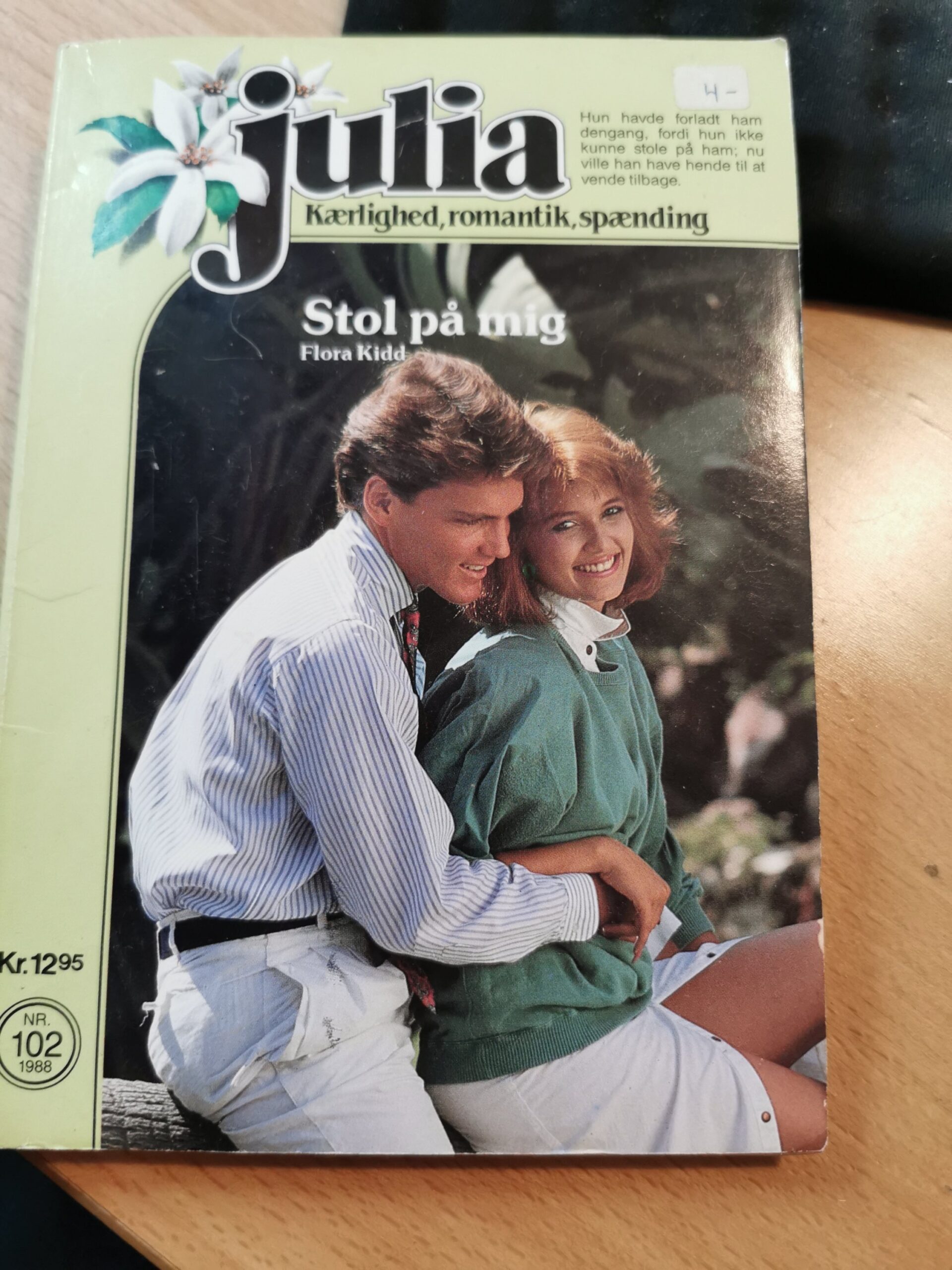 Stol på mig, Flora Kidd, Julia, Nr. 102/1988