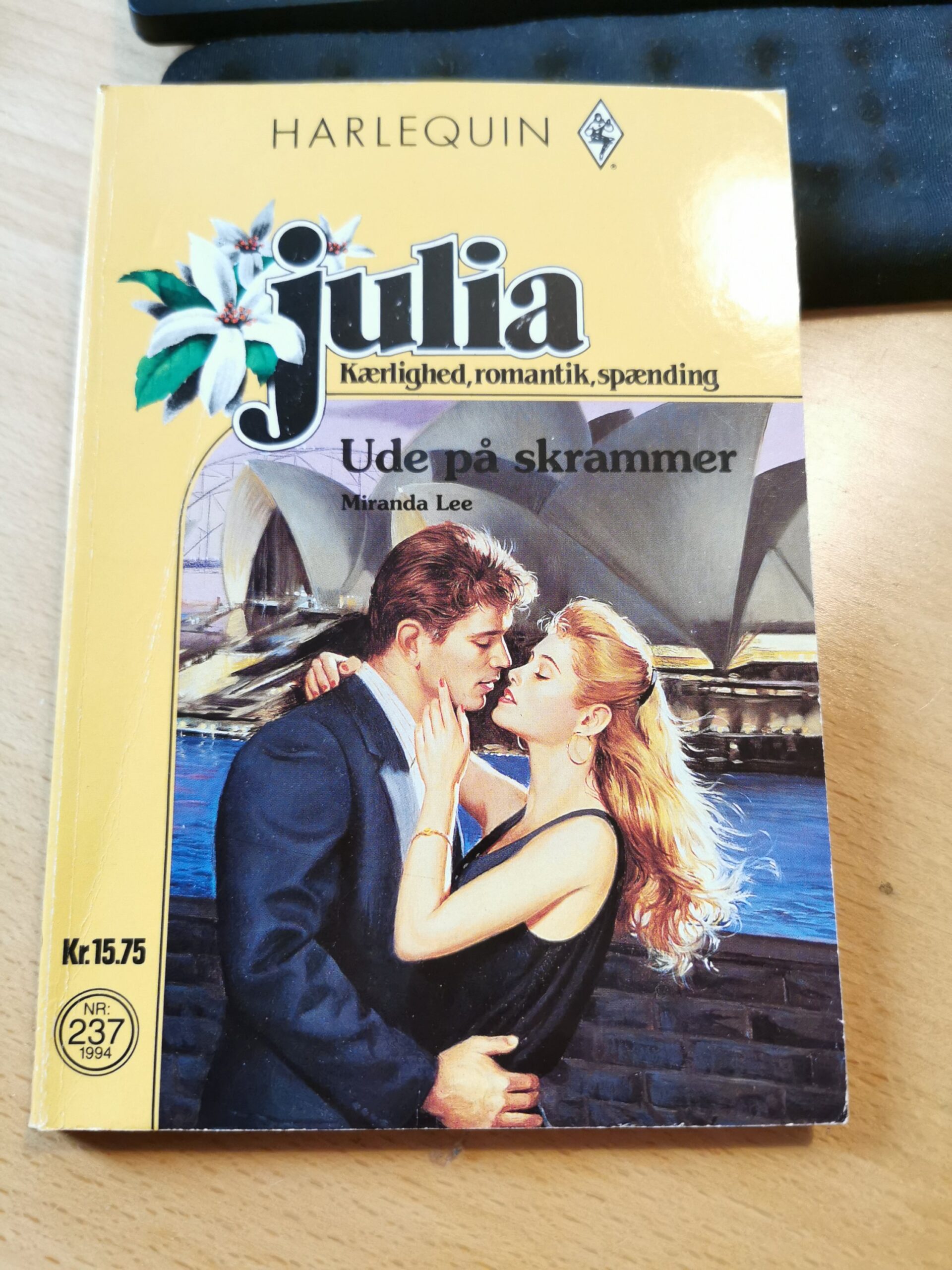 Ude på skrammer, Miranda Lee, Julia, Nr. 237/1994