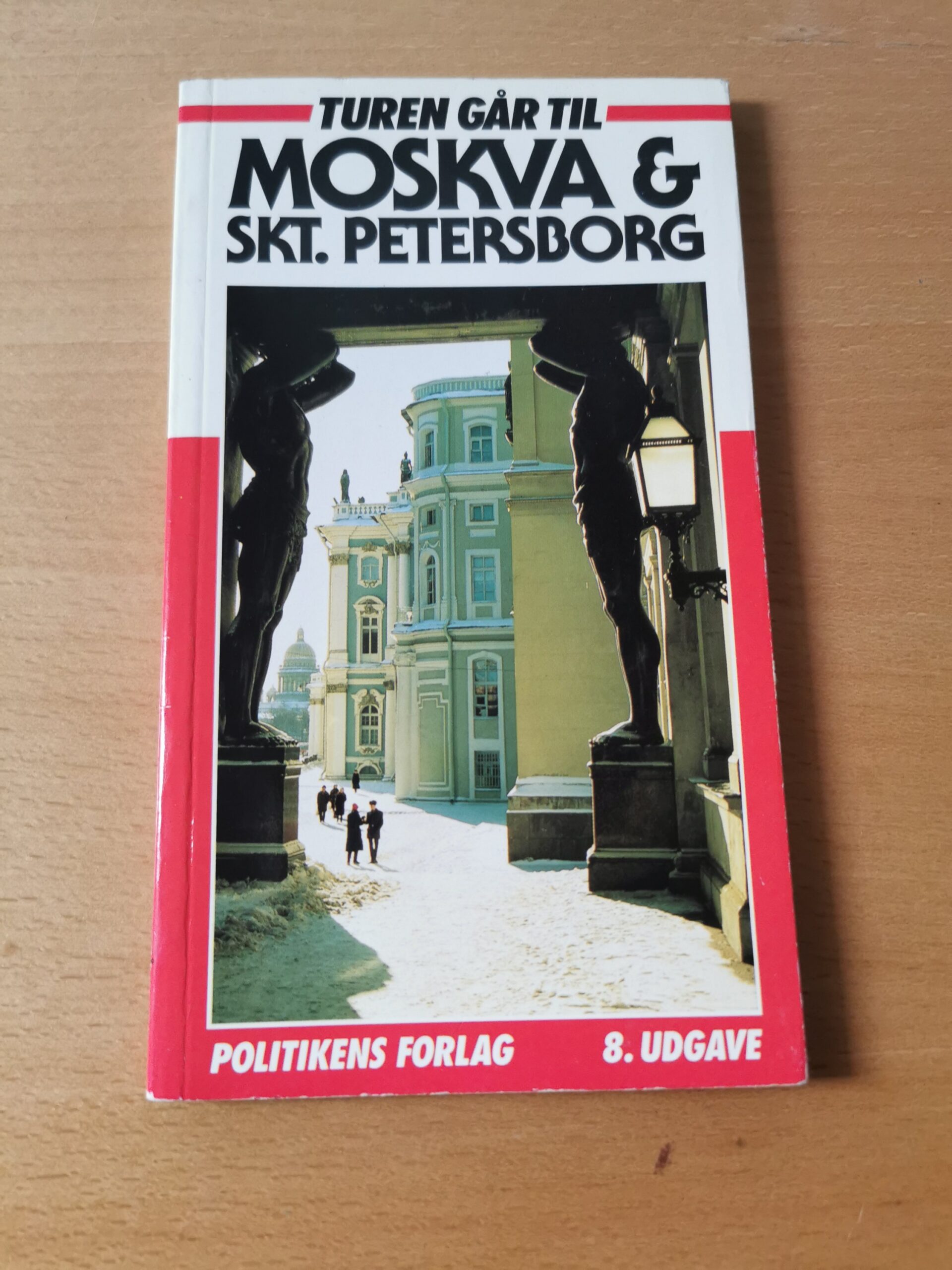 Turen går til Moskva og Skt Petersborg, Politikkens forlag. 8 udgave