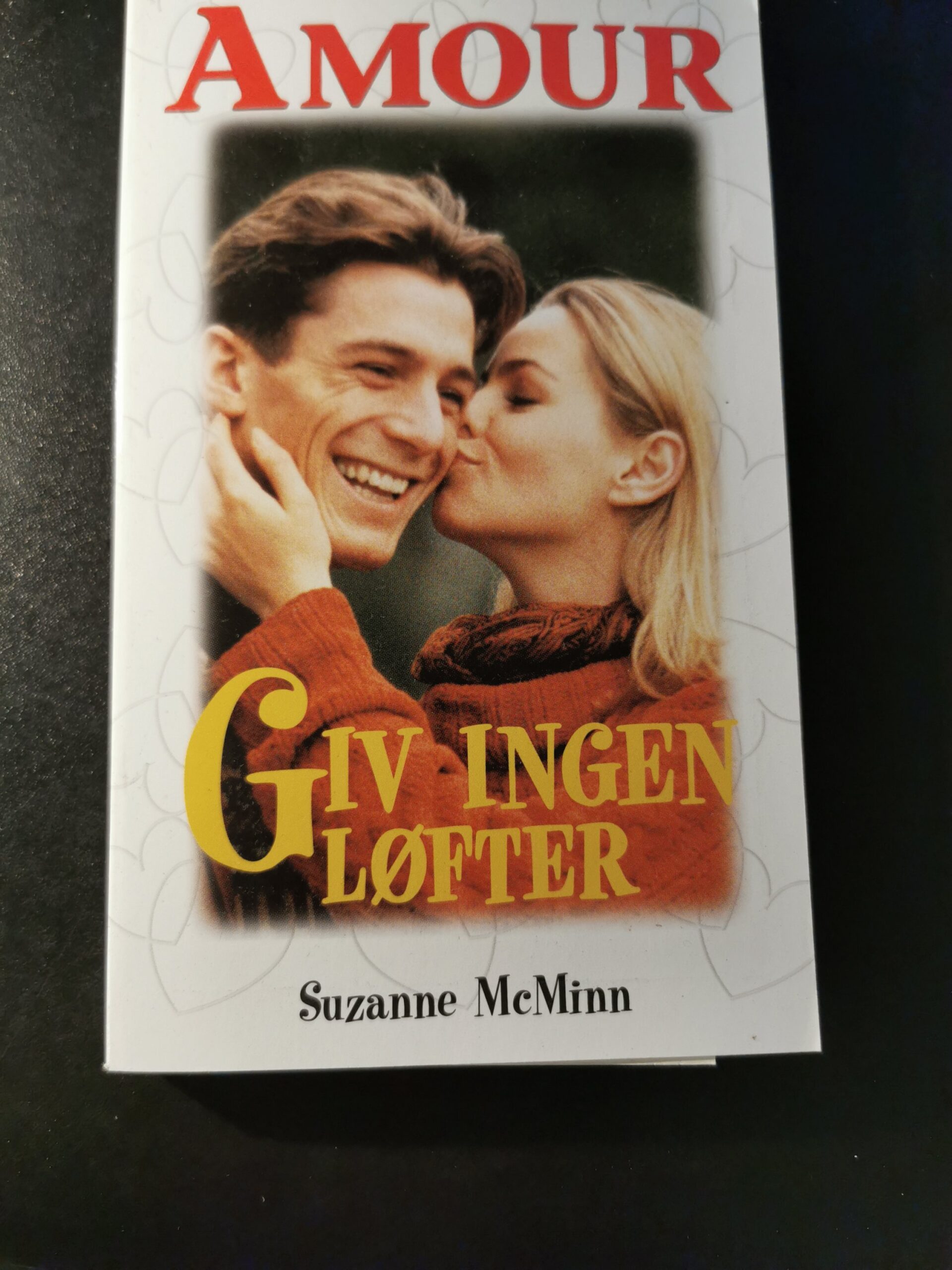 Giv ingen løfter, Amour, Suzanne McMinn