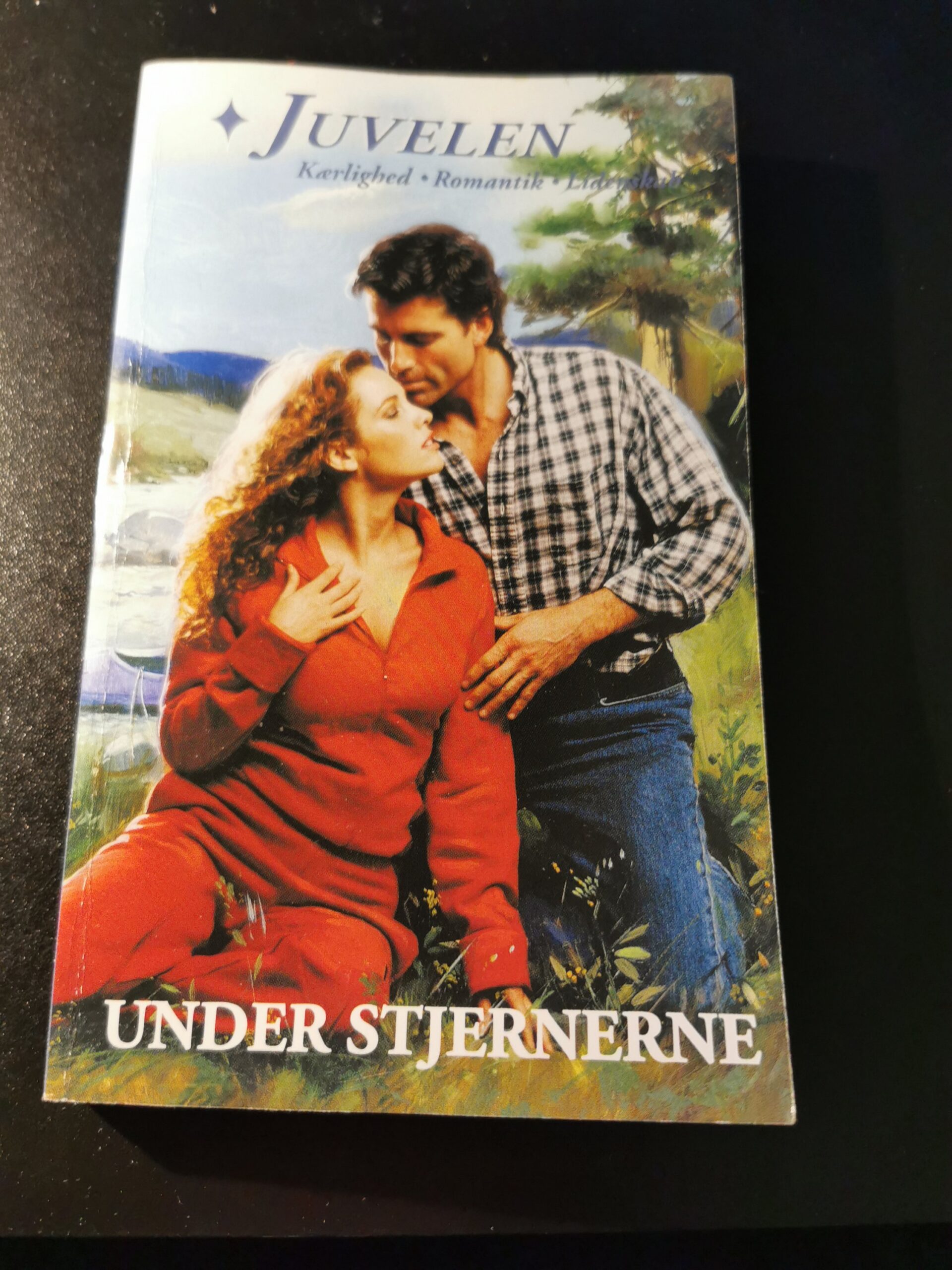 Juvelen, Under stjernerne, Patricia Bedford, Egmont Tempo A/S, Nr, 44