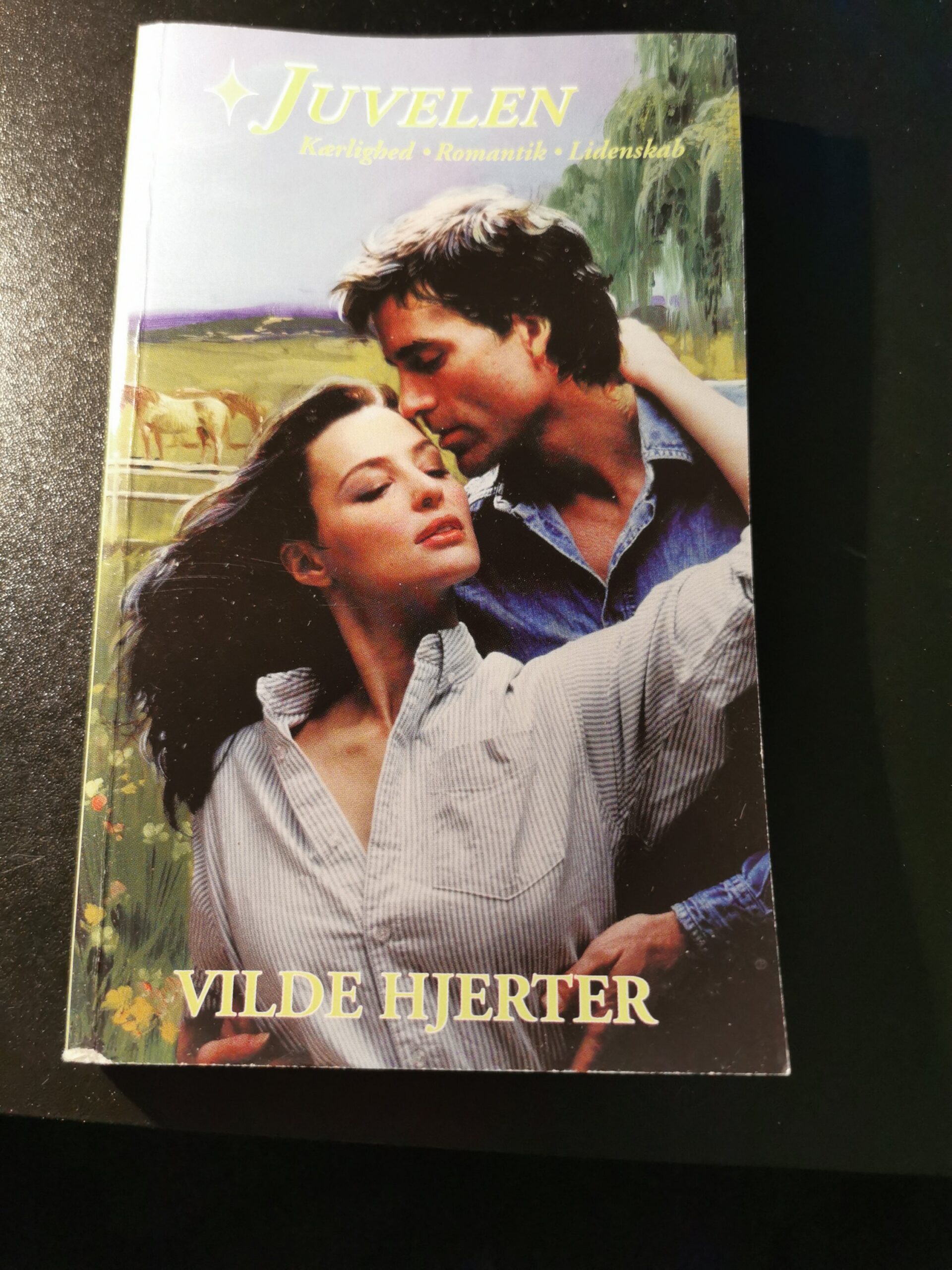 Juvelen, Vilde hjerter, Joan Darling, Egmont Tempo A/S, Nr, 46