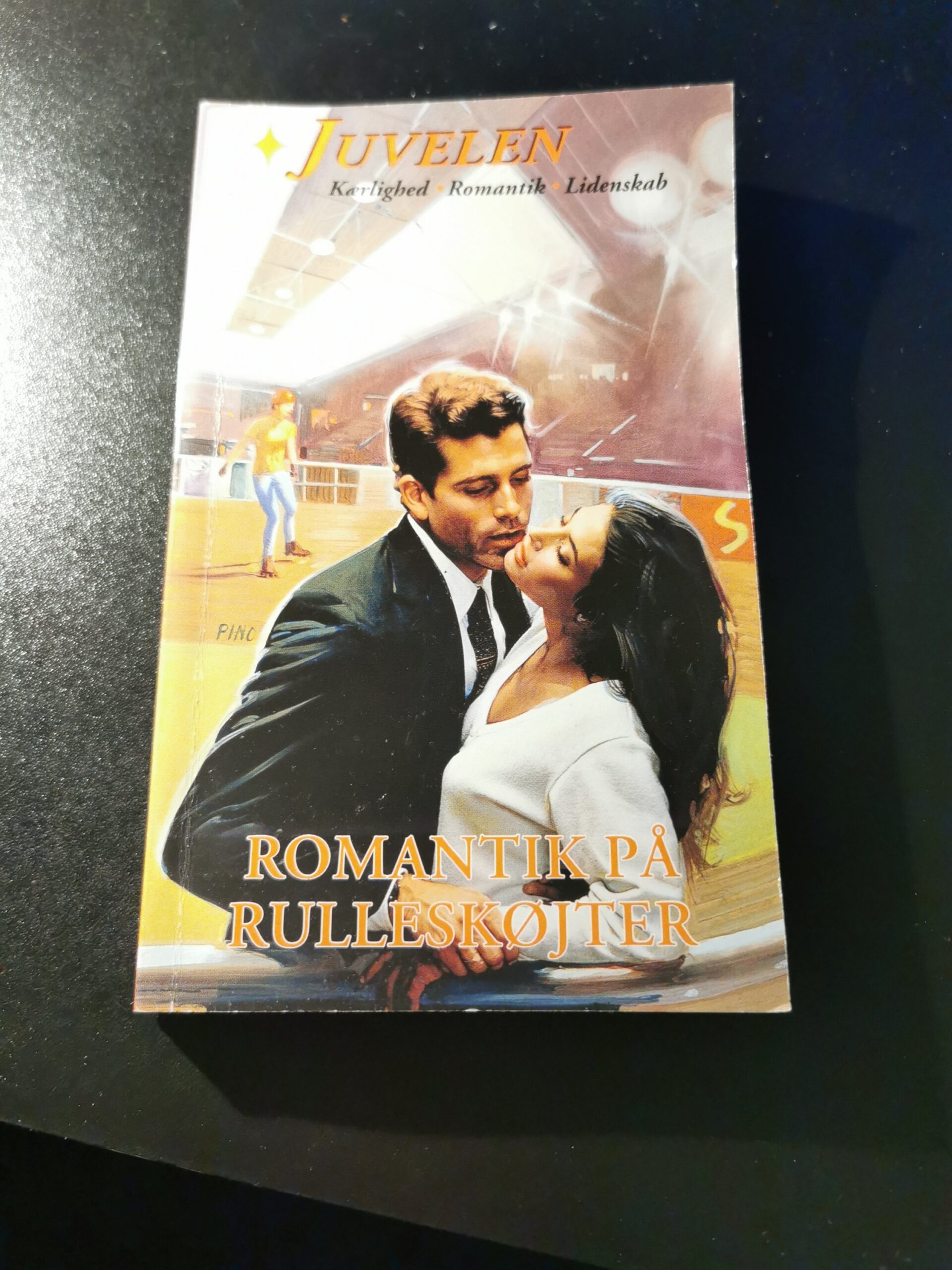 Juvelen, Romantik på rulleskøjter, Karen Rose Smith, Egmont Tempo A/S, Nr. 7