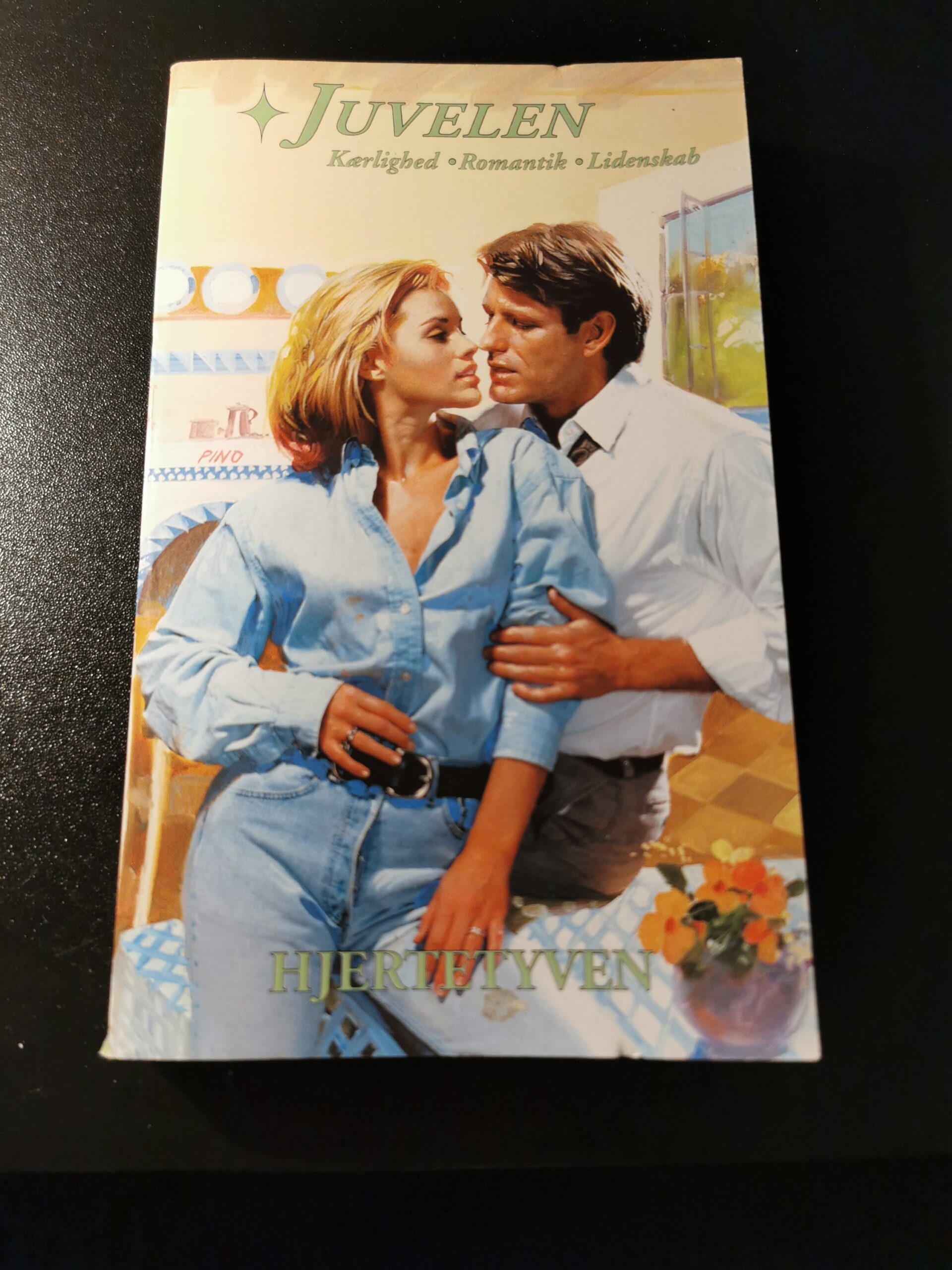 Juvelen, Hjertetyven, Rita Herron, Egmont Tempo A/S, Nr. 68
