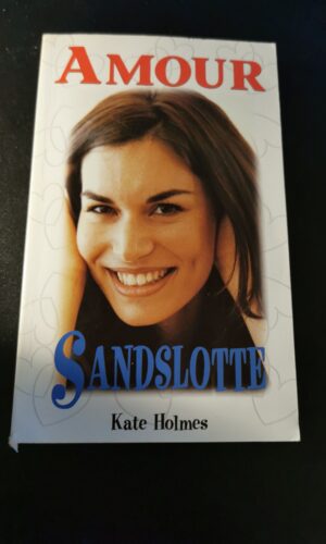Sandslotte, Kate Holmes, Amour